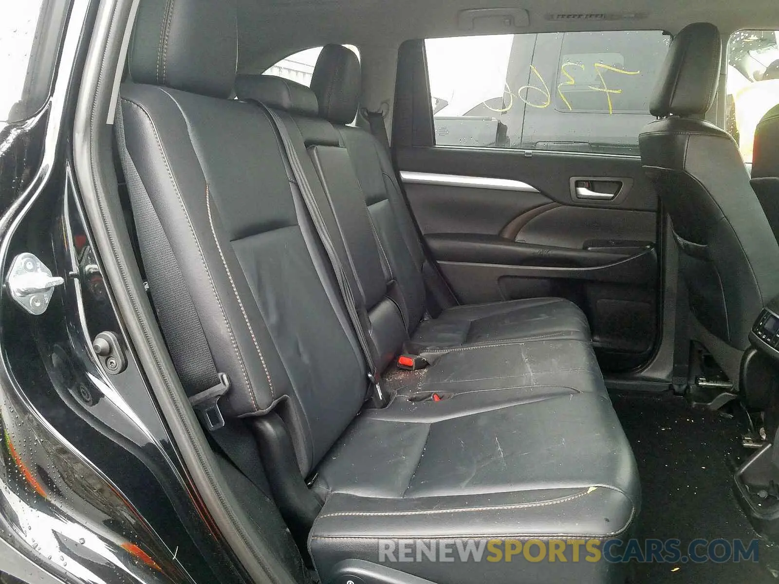 6 Photograph of a damaged car 5TDJZRFH6KS587669 TOYOTA HIGHLANDER 2019