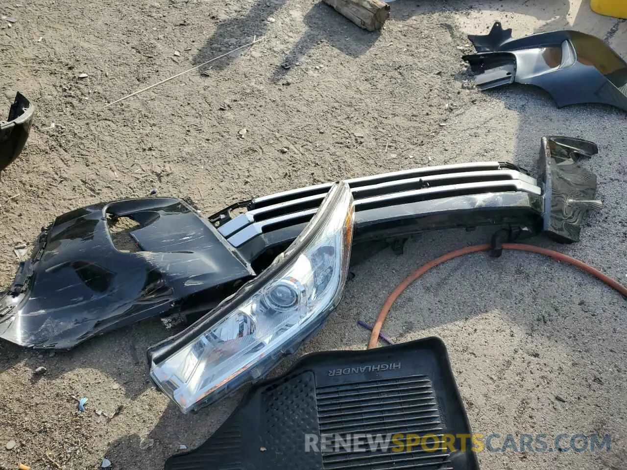 13 Photograph of a damaged car 5TDJZRFH6KS591205 TOYOTA HIGHLANDER 2019
