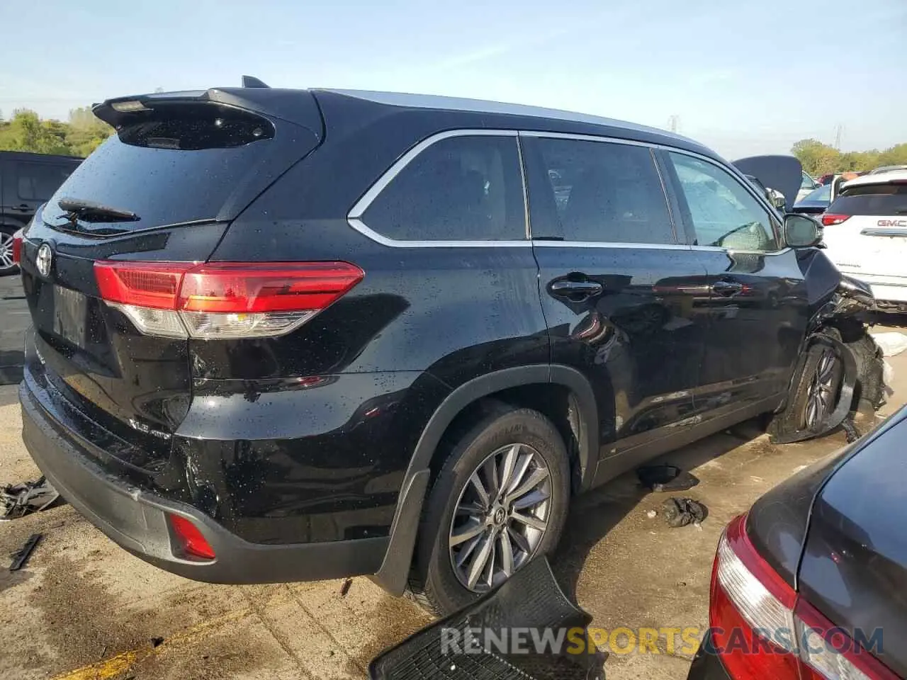 3 Photograph of a damaged car 5TDJZRFH6KS591205 TOYOTA HIGHLANDER 2019