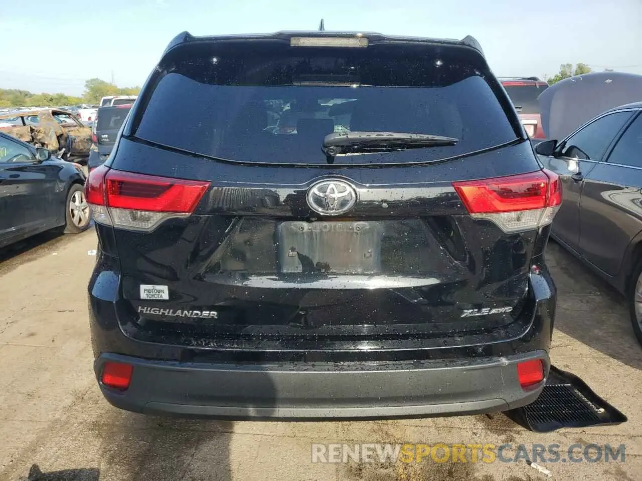 6 Photograph of a damaged car 5TDJZRFH6KS591205 TOYOTA HIGHLANDER 2019