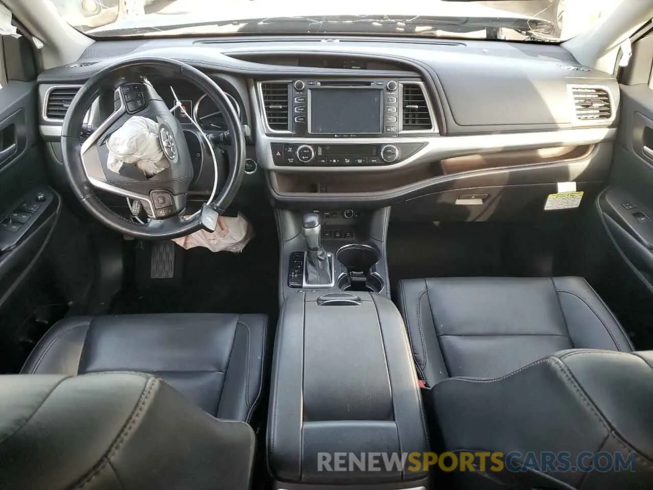 8 Photograph of a damaged car 5TDJZRFH6KS591205 TOYOTA HIGHLANDER 2019