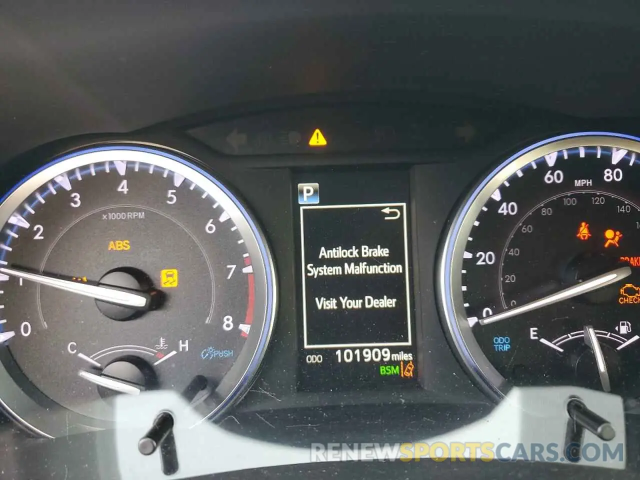 9 Photograph of a damaged car 5TDJZRFH6KS591205 TOYOTA HIGHLANDER 2019