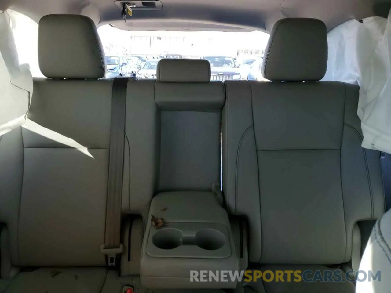 10 Photograph of a damaged car 5TDJZRFH6KS592936 TOYOTA HIGHLANDER 2019