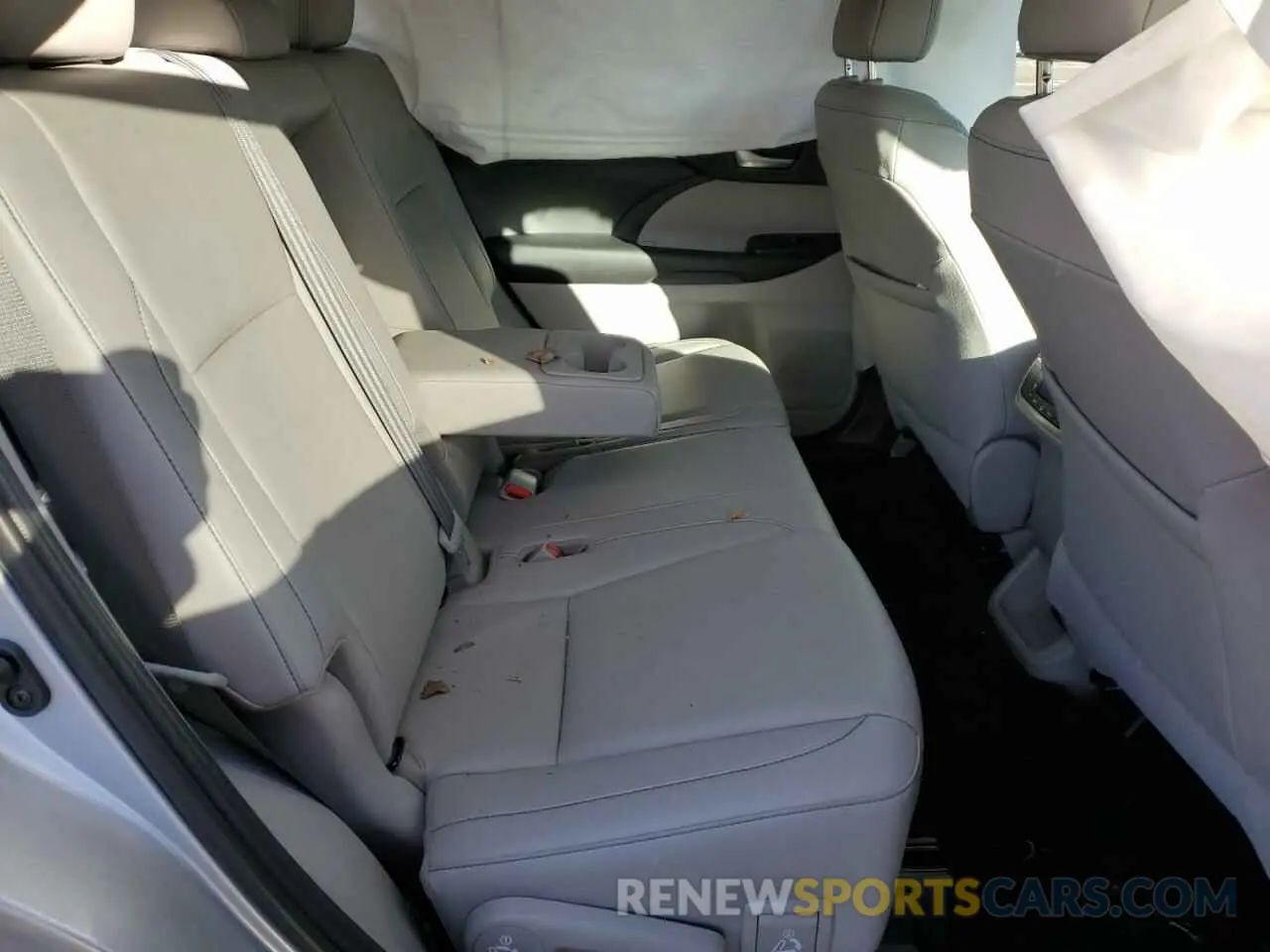 11 Photograph of a damaged car 5TDJZRFH6KS592936 TOYOTA HIGHLANDER 2019