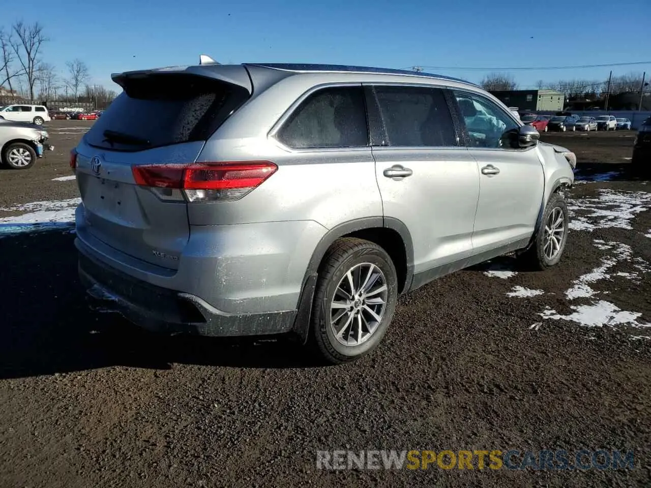 3 Photograph of a damaged car 5TDJZRFH6KS592936 TOYOTA HIGHLANDER 2019