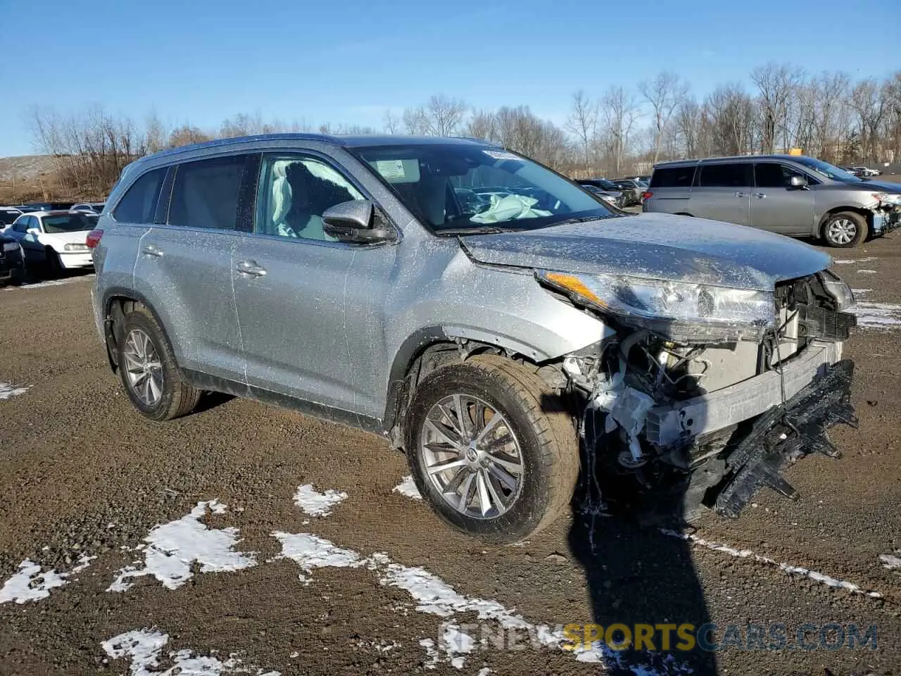 4 Photograph of a damaged car 5TDJZRFH6KS592936 TOYOTA HIGHLANDER 2019