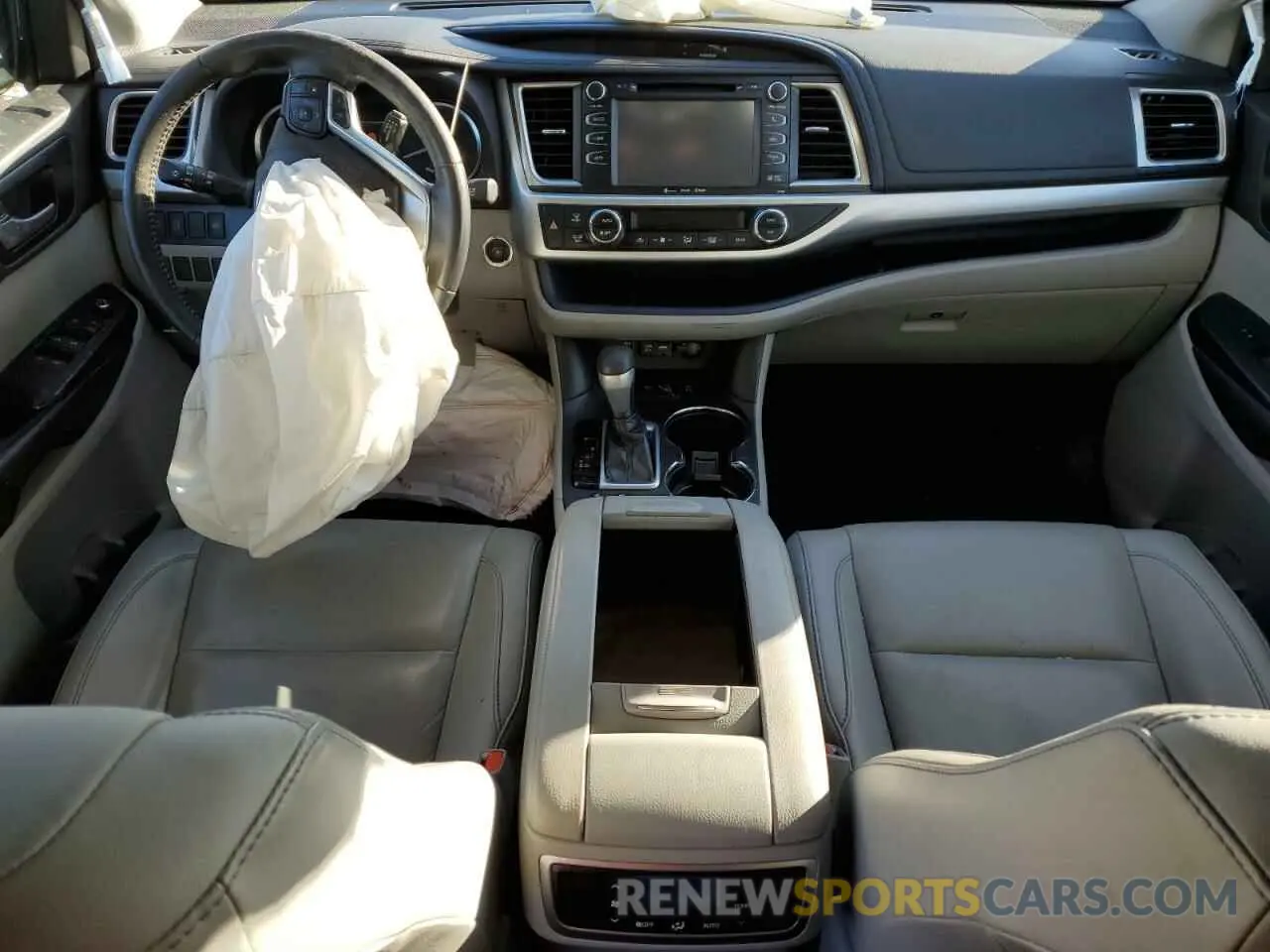 8 Photograph of a damaged car 5TDJZRFH6KS592936 TOYOTA HIGHLANDER 2019