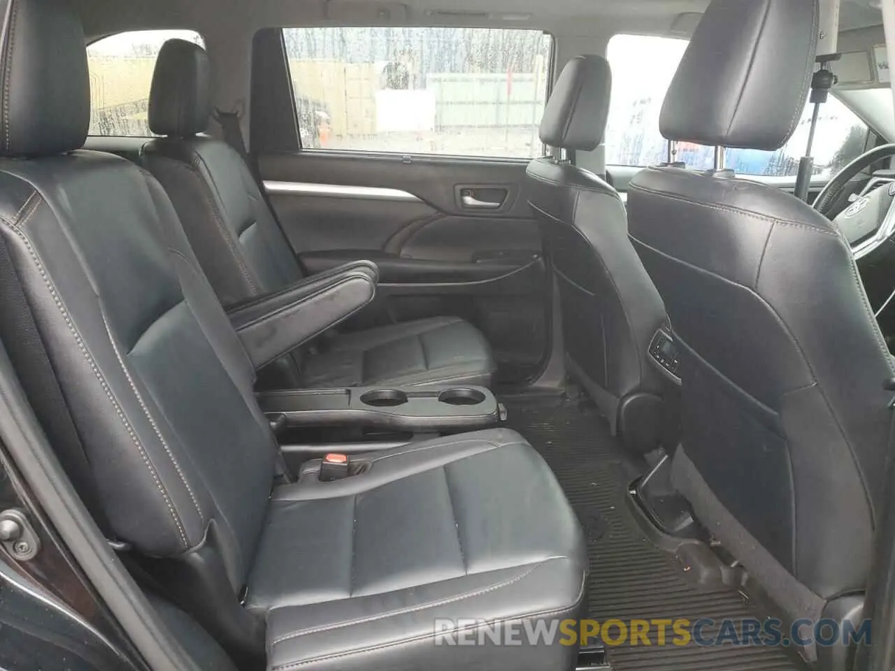 11 Photograph of a damaged car 5TDJZRFH6KS594556 TOYOTA HIGHLANDER 2019