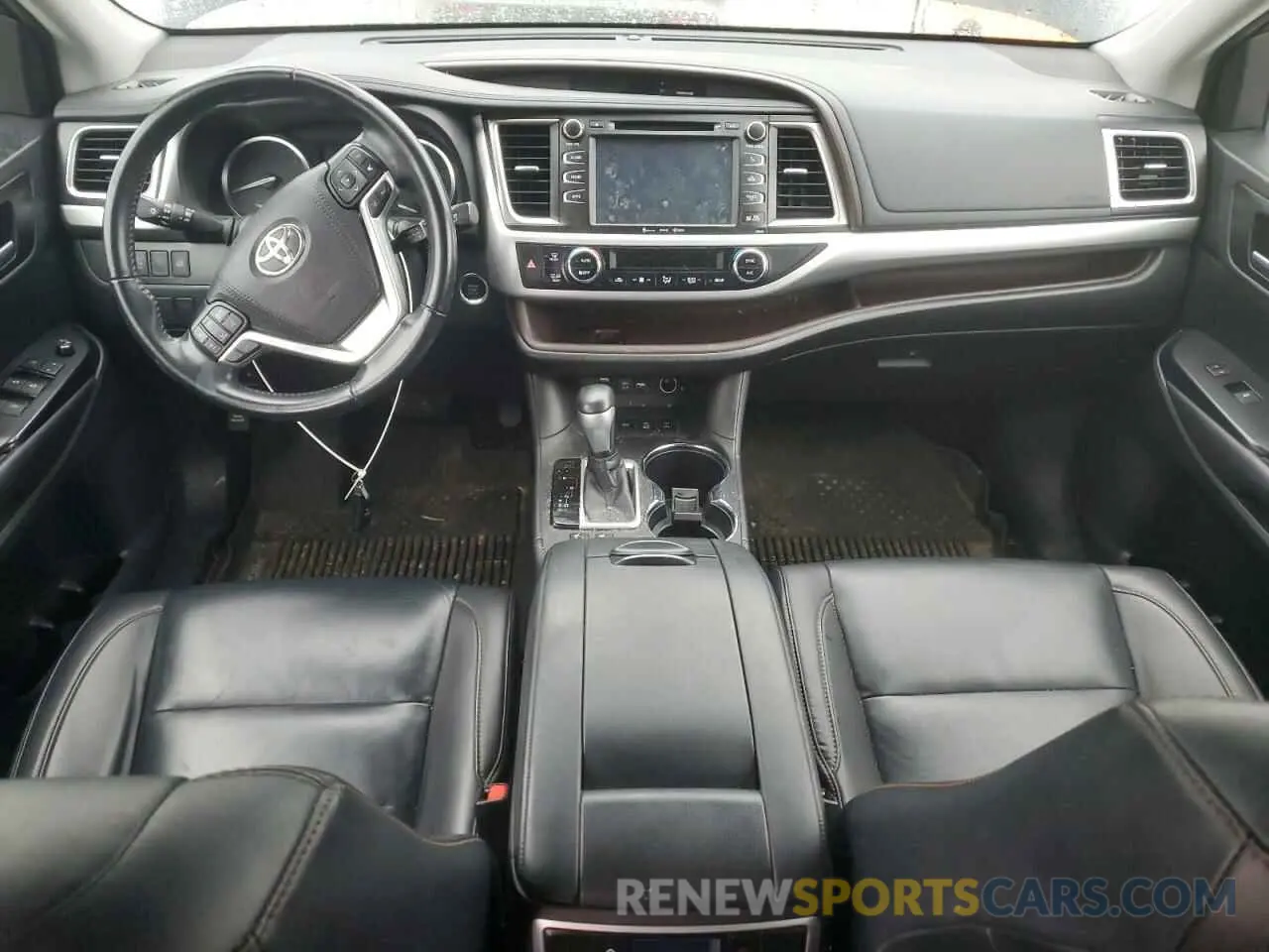8 Photograph of a damaged car 5TDJZRFH6KS594556 TOYOTA HIGHLANDER 2019