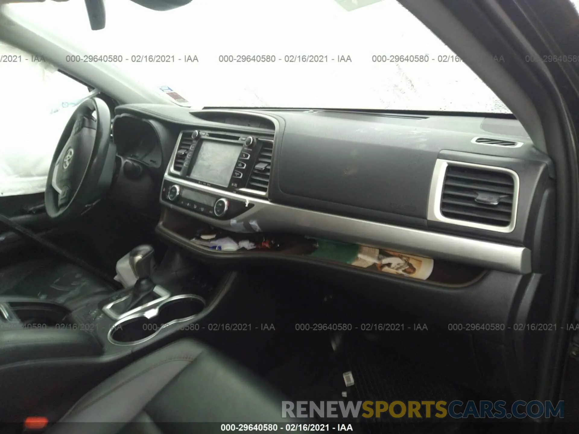 5 Photograph of a damaged car 5TDJZRFH6KS597165 TOYOTA HIGHLANDER 2019