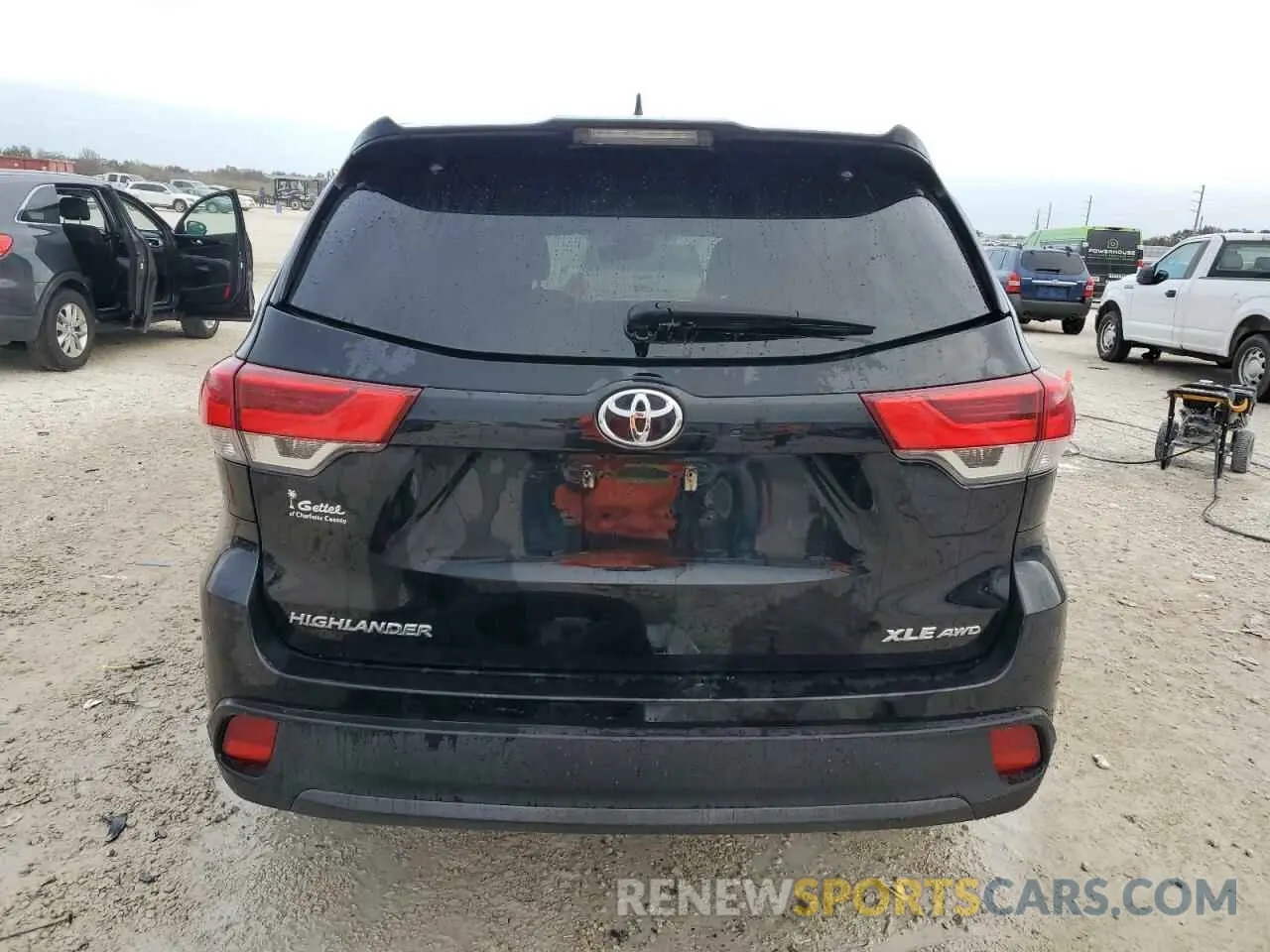 6 Photograph of a damaged car 5TDJZRFH6KS600792 TOYOTA HIGHLANDER 2019