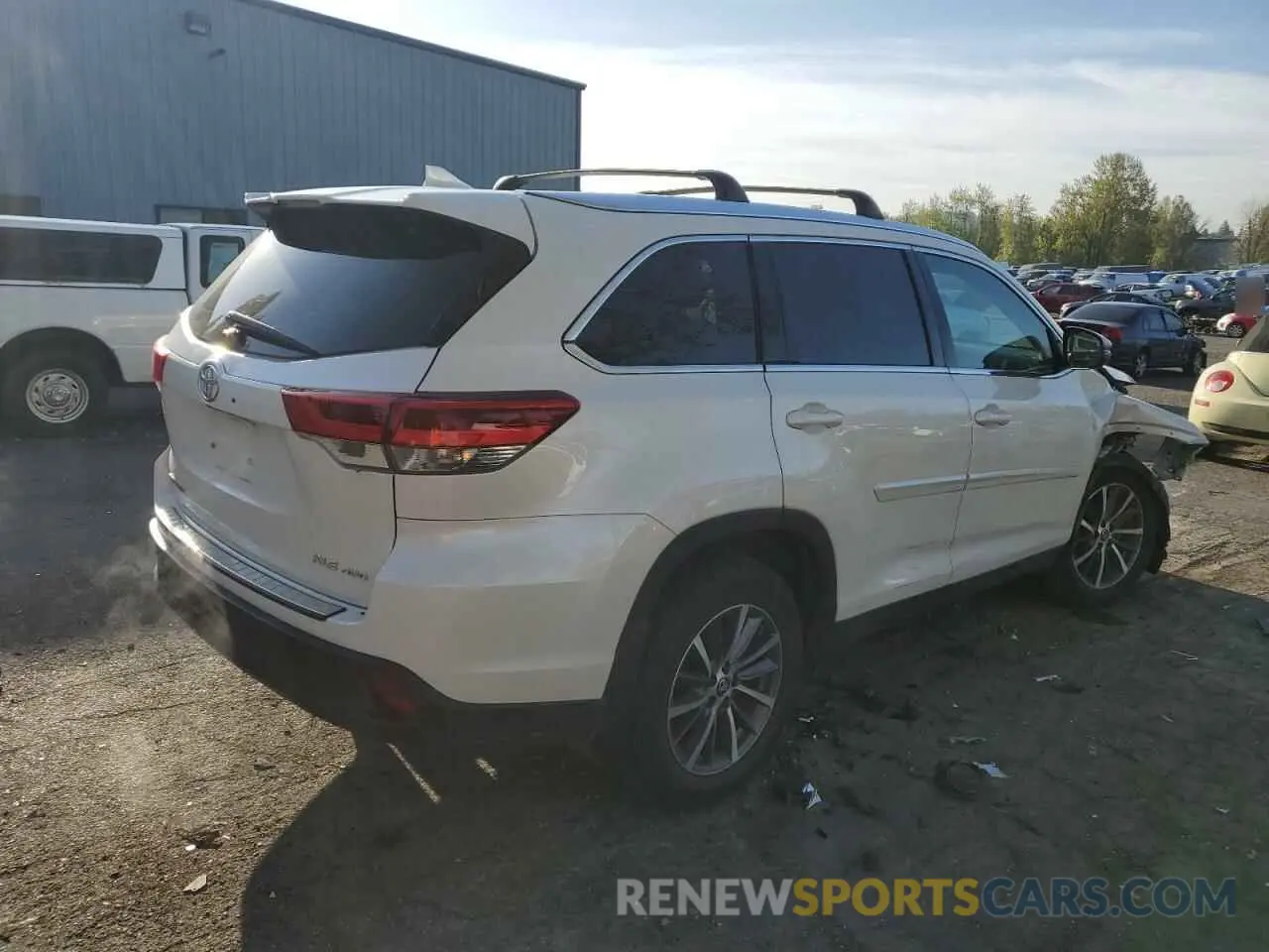 3 Photograph of a damaged car 5TDJZRFH6KS602994 TOYOTA HIGHLANDER 2019