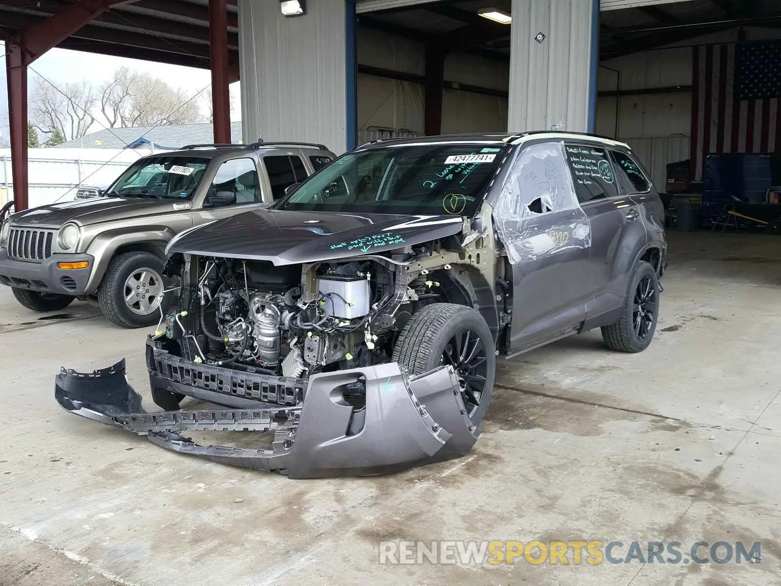 2 Photograph of a damaged car 5TDJZRFH6KS618399 TOYOTA HIGHLANDER 2019