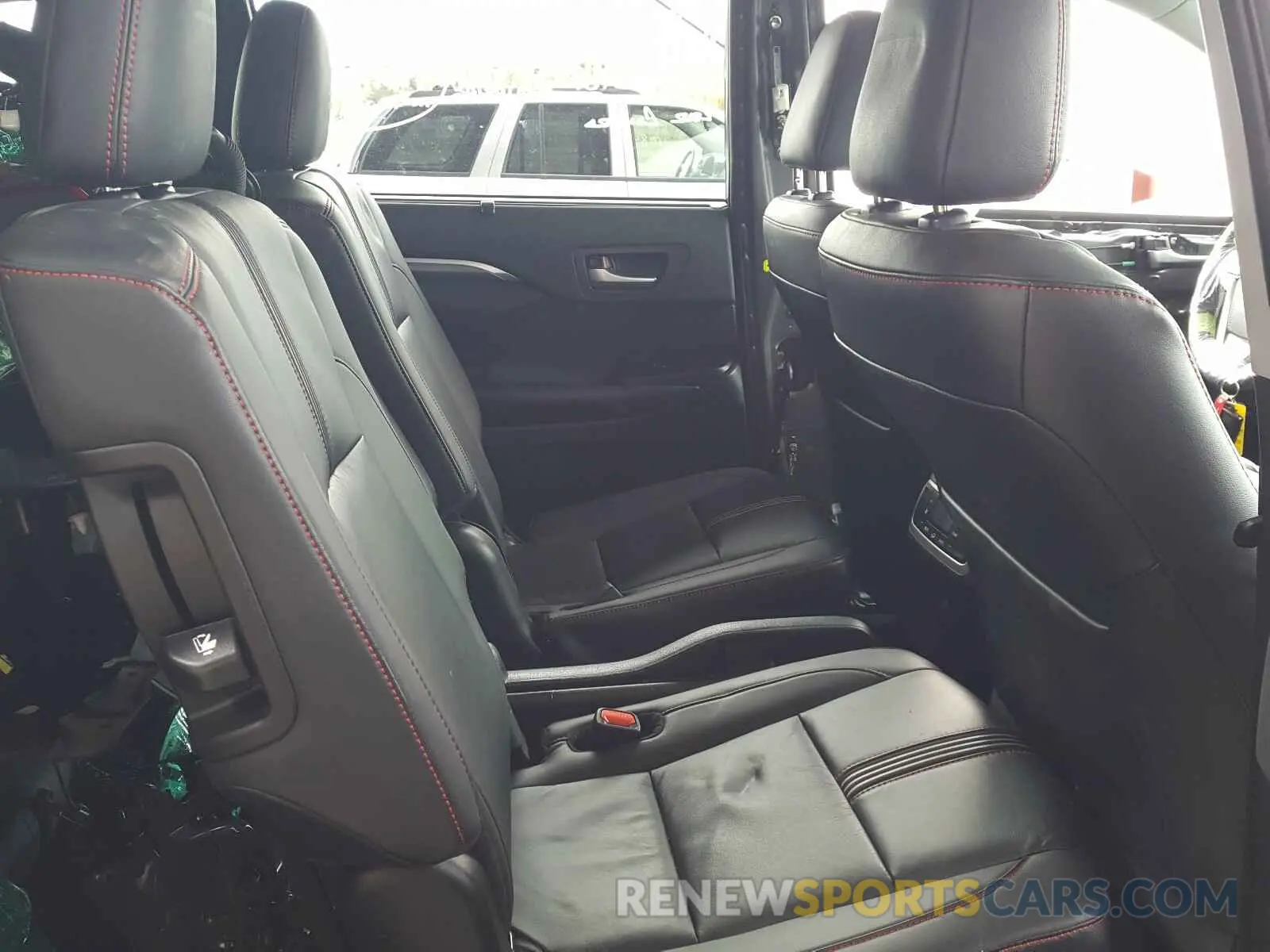 6 Photograph of a damaged car 5TDJZRFH6KS618399 TOYOTA HIGHLANDER 2019
