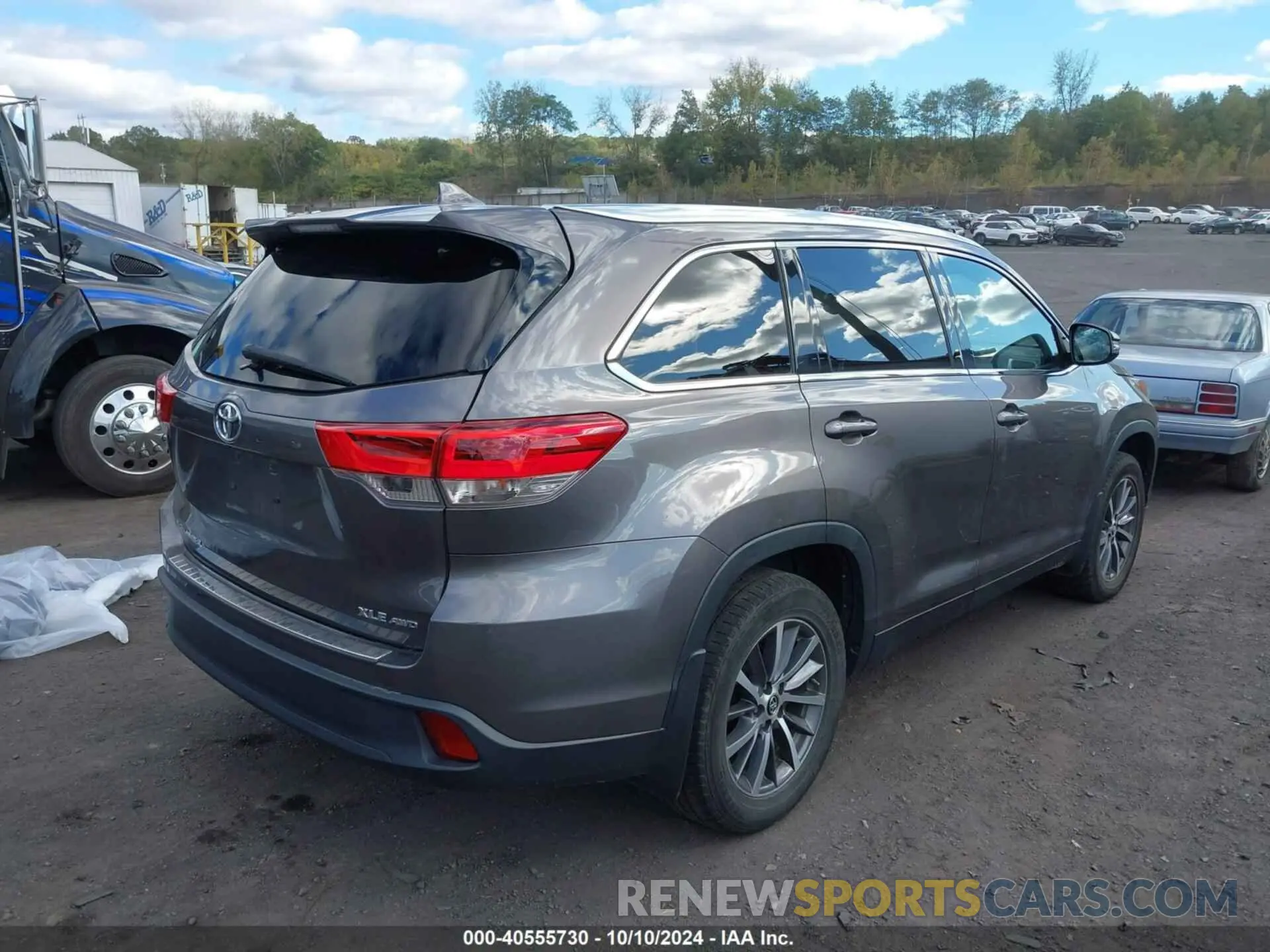 4 Photograph of a damaged car 5TDJZRFH6KS620850 TOYOTA HIGHLANDER 2019