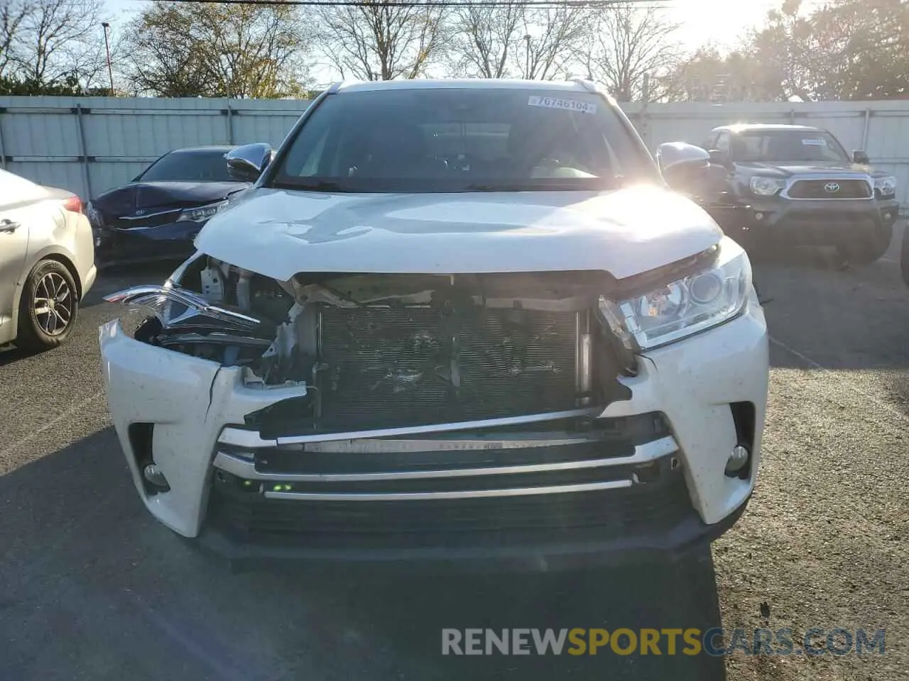 5 Photograph of a damaged car 5TDJZRFH6KS628107 TOYOTA HIGHLANDER 2019