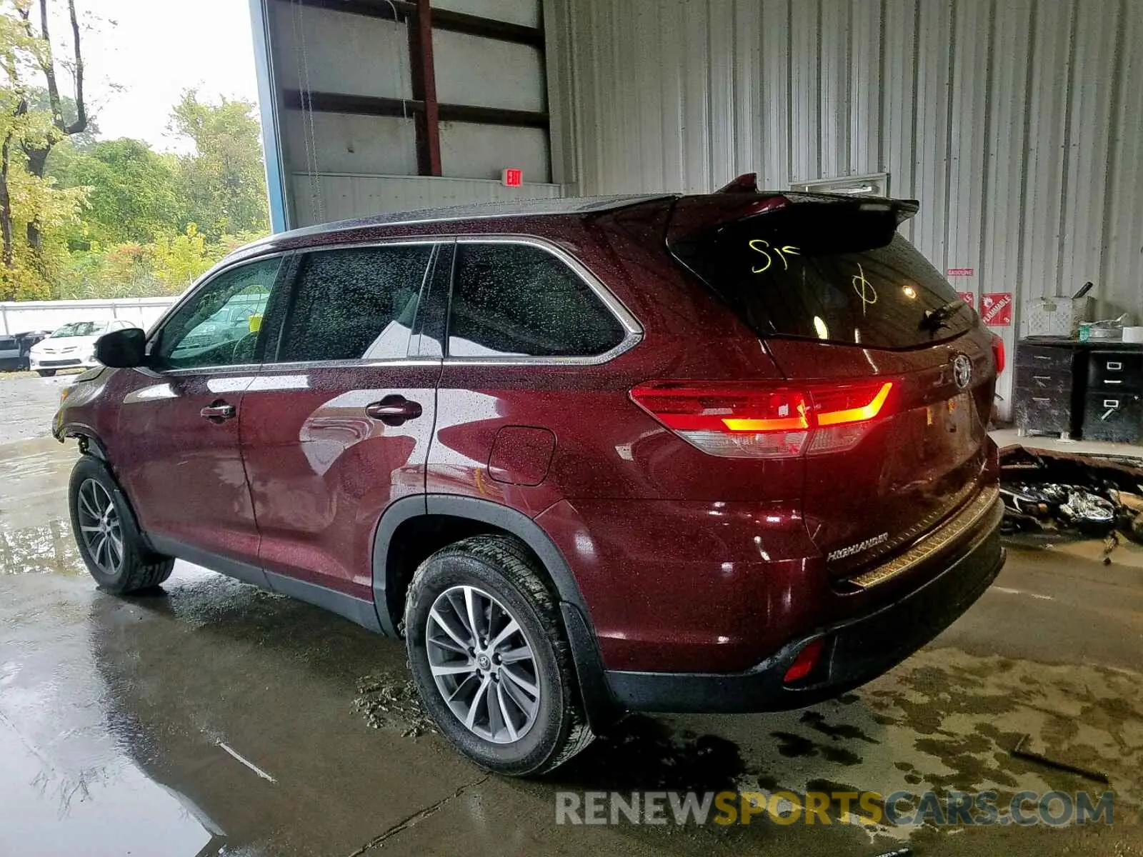 3 Photograph of a damaged car 5TDJZRFH6KS924311 TOYOTA HIGHLANDER 2019