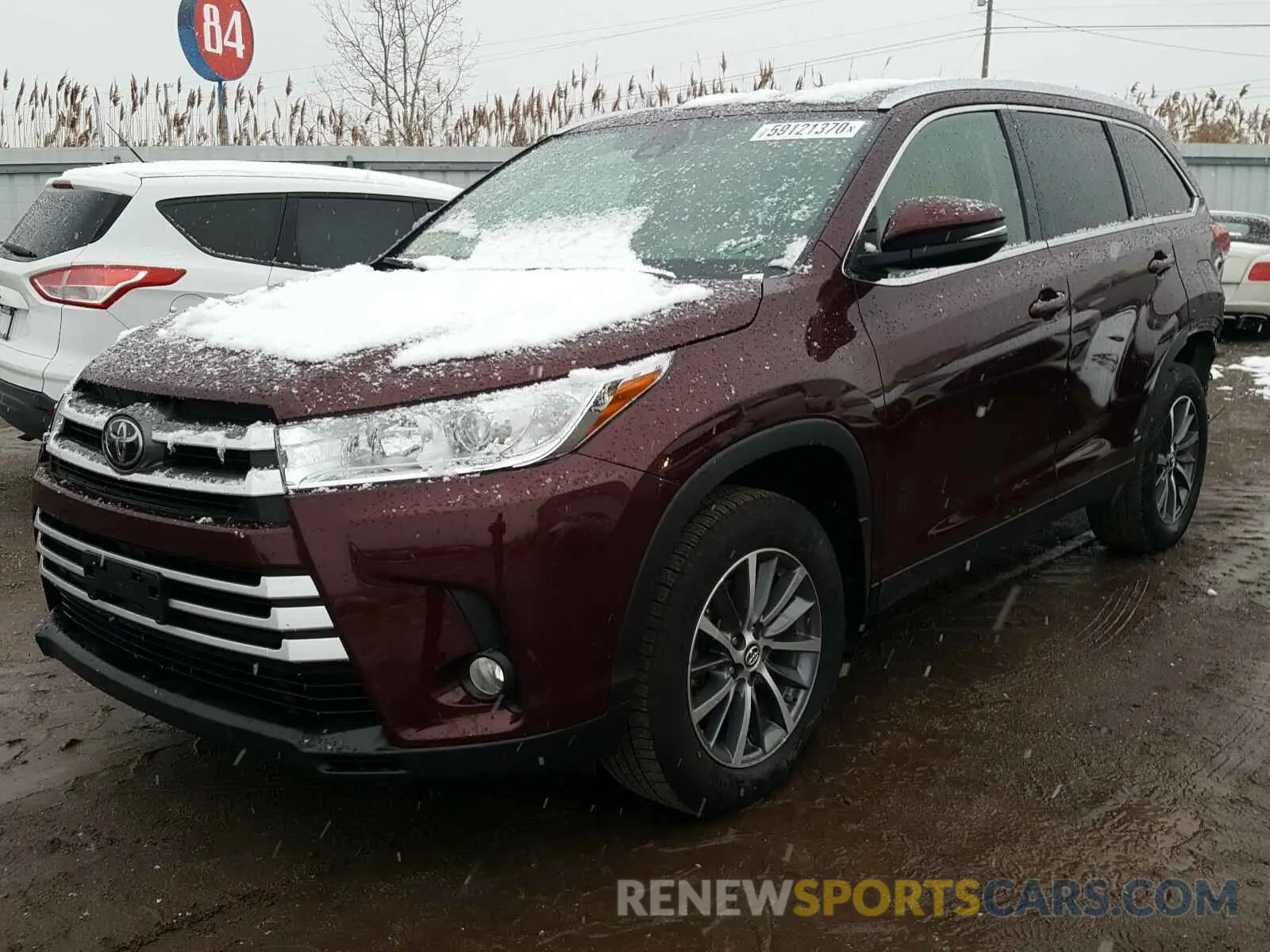 2 Photograph of a damaged car 5TDJZRFH6KS932439 TOYOTA HIGHLANDER 2019