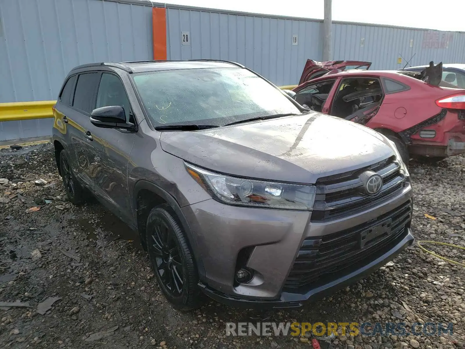 1 Photograph of a damaged car 5TDJZRFH6KS969653 TOYOTA HIGHLANDER 2019
