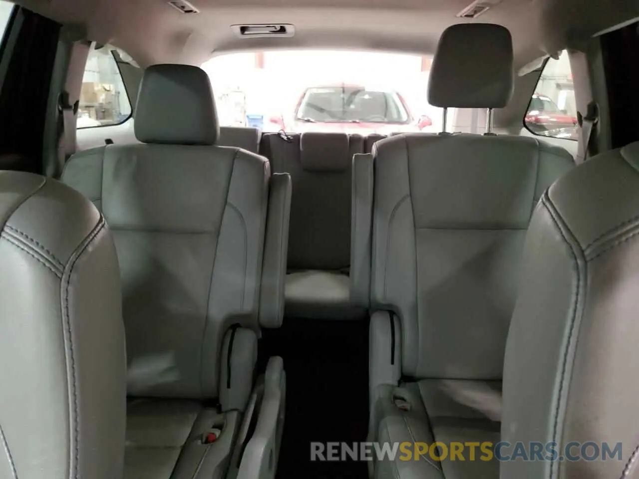10 Photograph of a damaged car 5TDJZRFH6KS998554 TOYOTA HIGHLANDER 2019