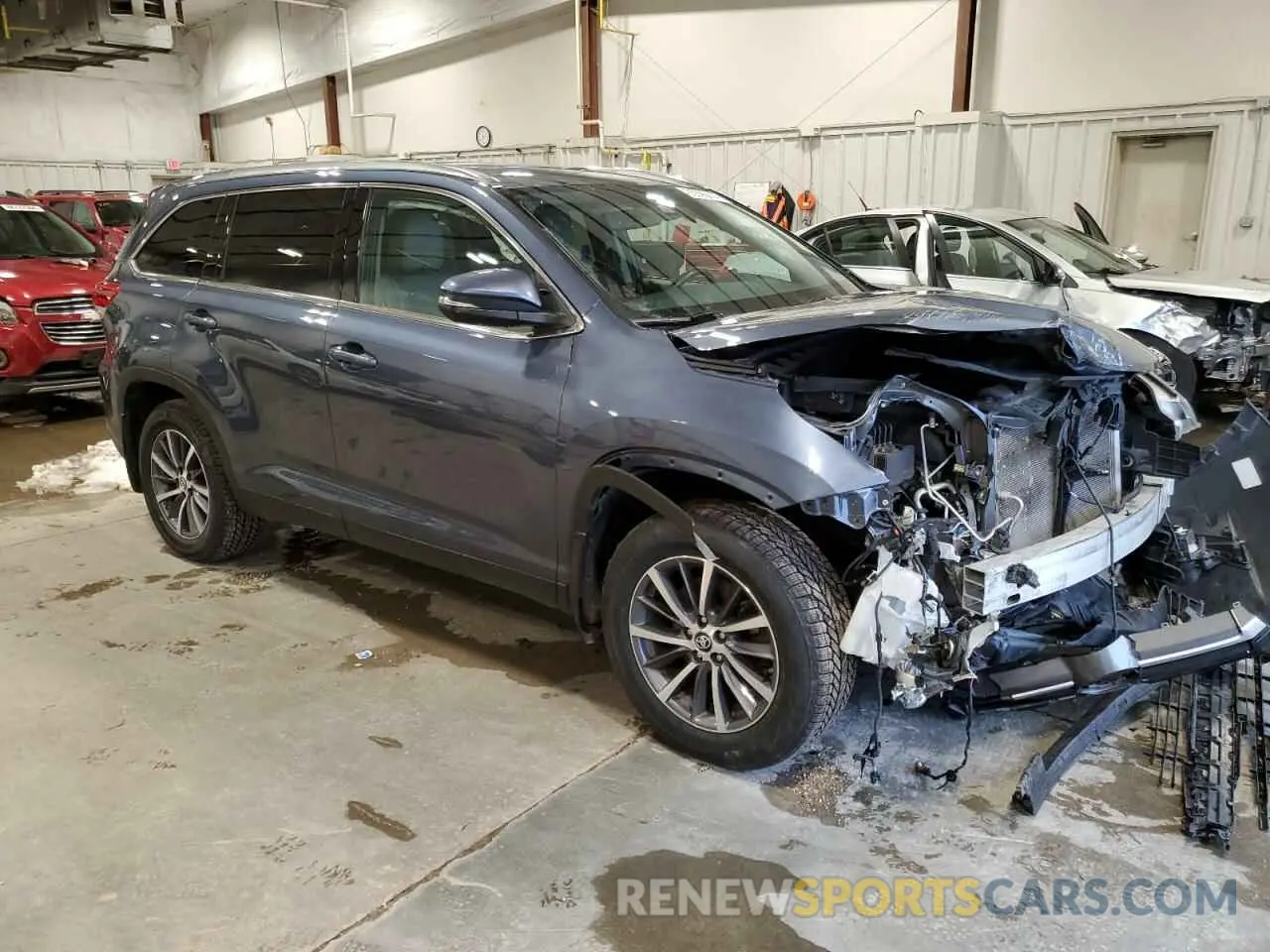 4 Photograph of a damaged car 5TDJZRFH6KS998554 TOYOTA HIGHLANDER 2019