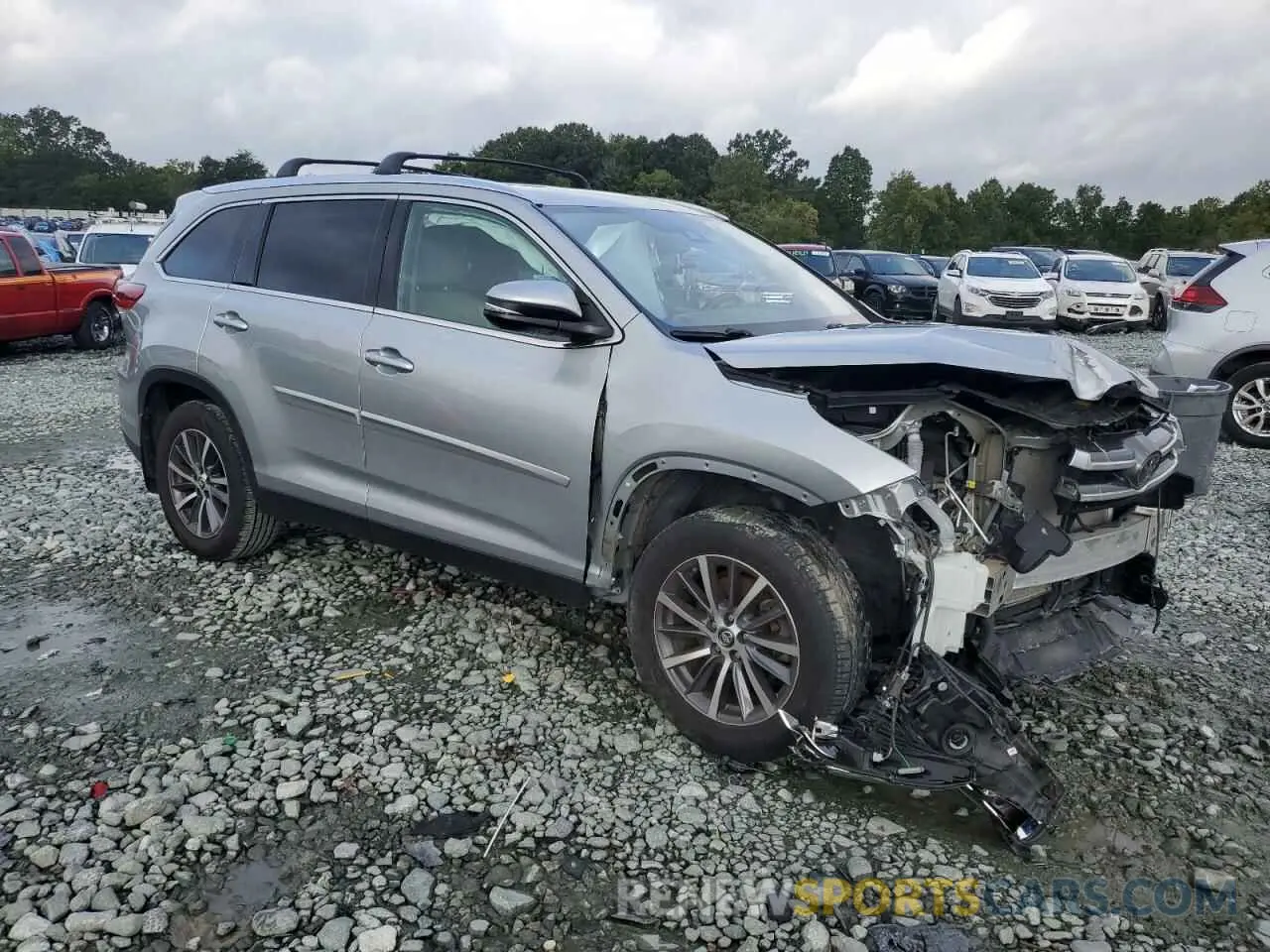 4 Photograph of a damaged car 5TDJZRFH7KS563302 TOYOTA HIGHLANDER 2019
