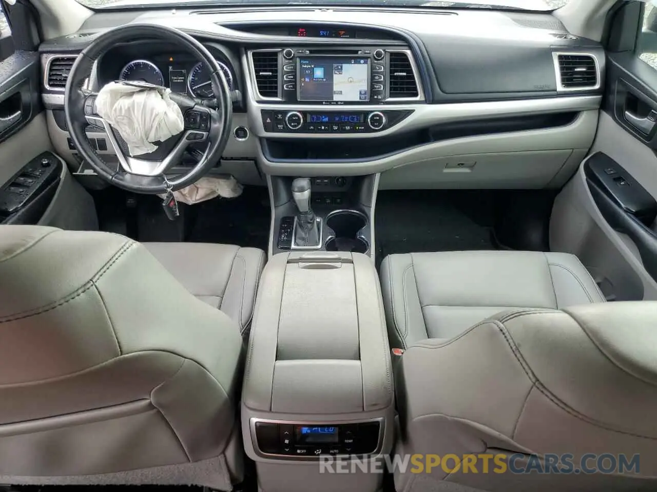 8 Photograph of a damaged car 5TDJZRFH7KS563302 TOYOTA HIGHLANDER 2019