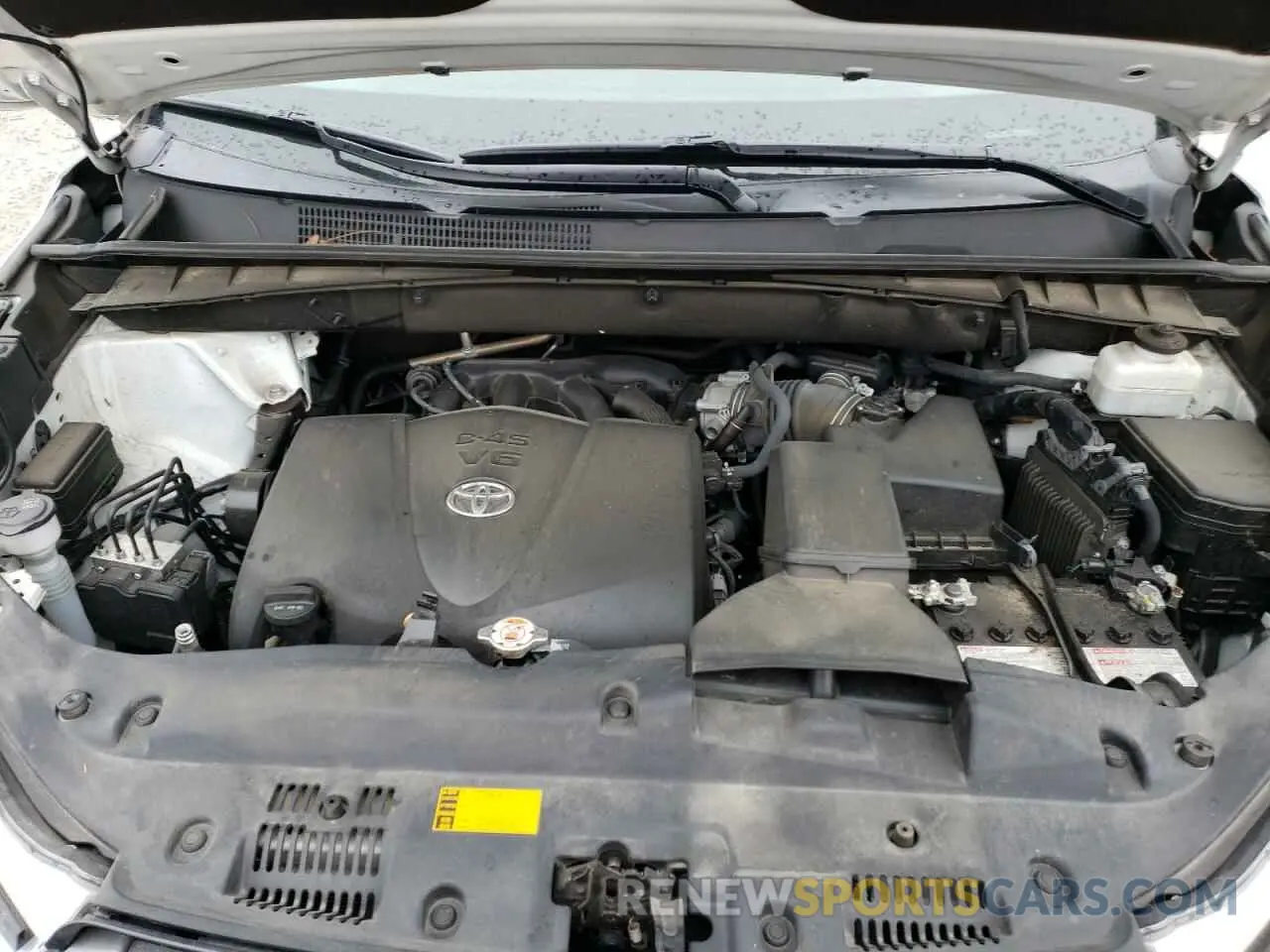 12 Photograph of a damaged car 5TDJZRFH7KS573733 TOYOTA HIGHLANDER 2019