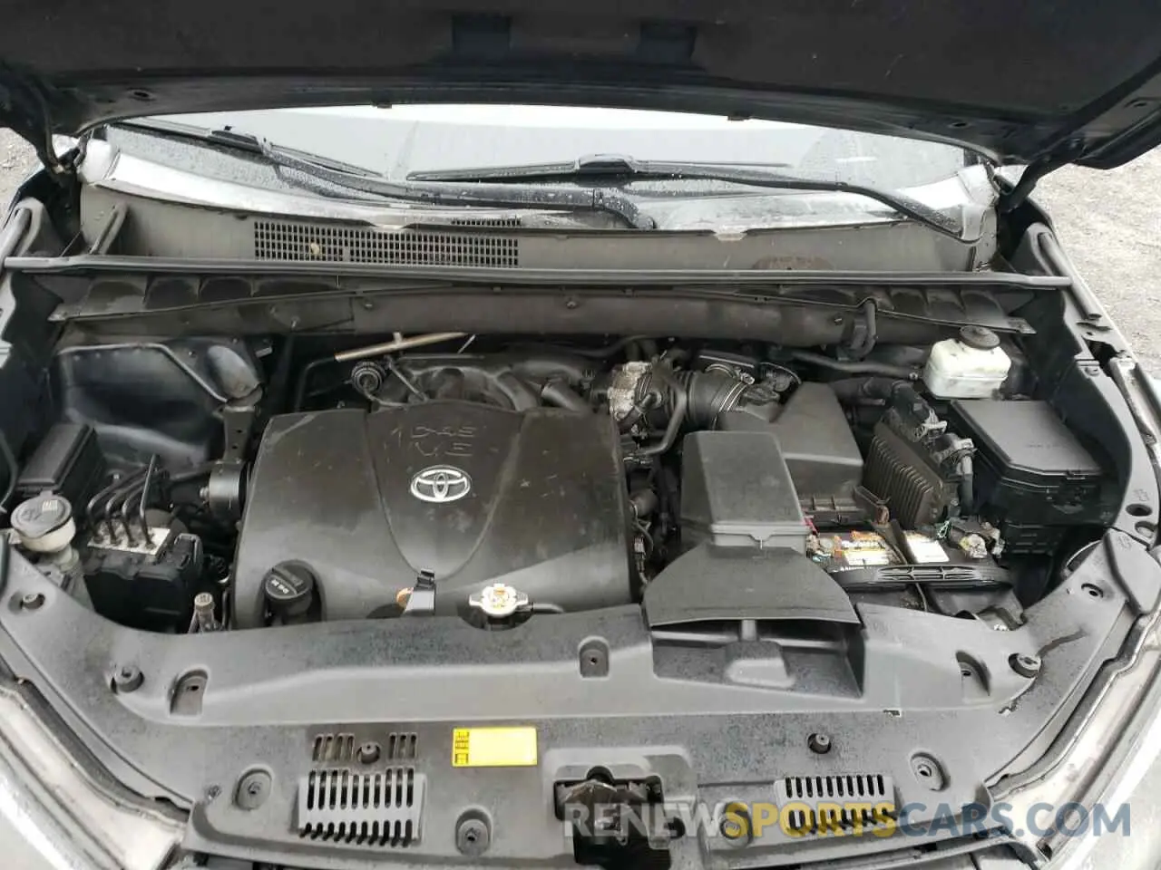 12 Photograph of a damaged car 5TDJZRFH7KS577863 TOYOTA HIGHLANDER 2019