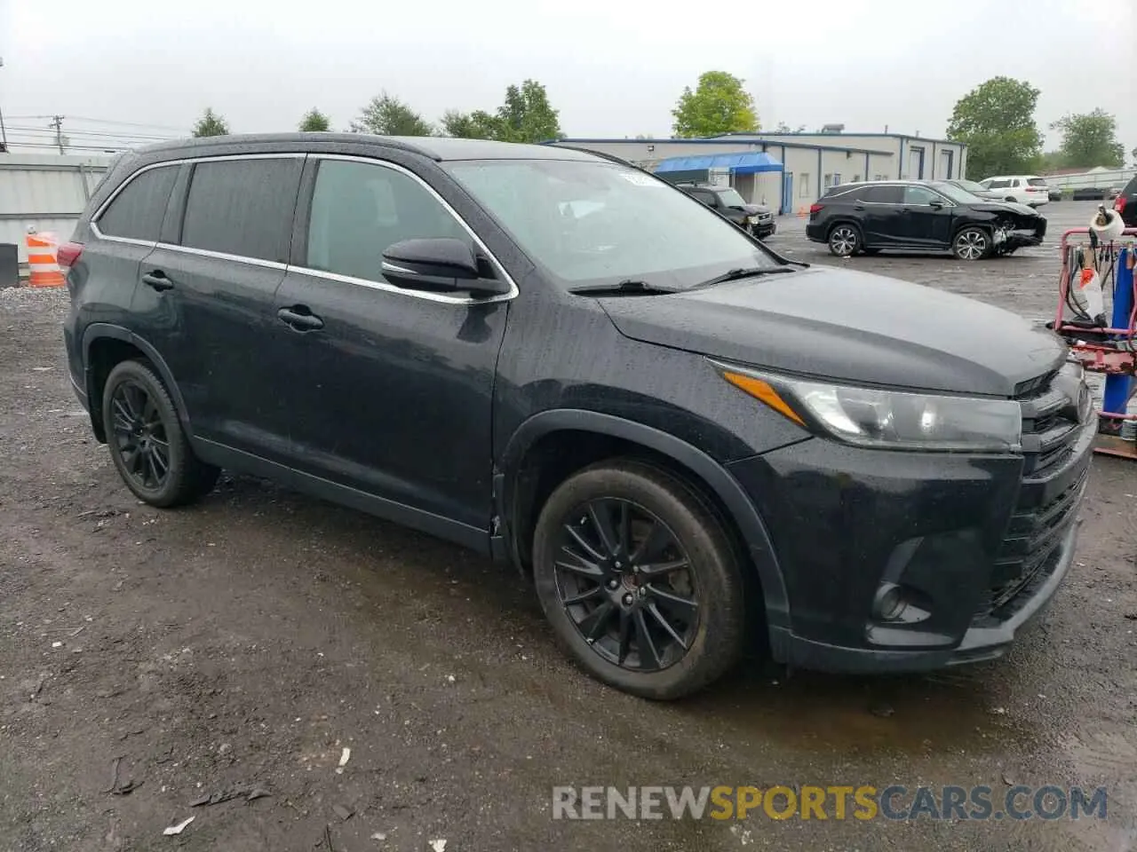 4 Photograph of a damaged car 5TDJZRFH7KS577863 TOYOTA HIGHLANDER 2019