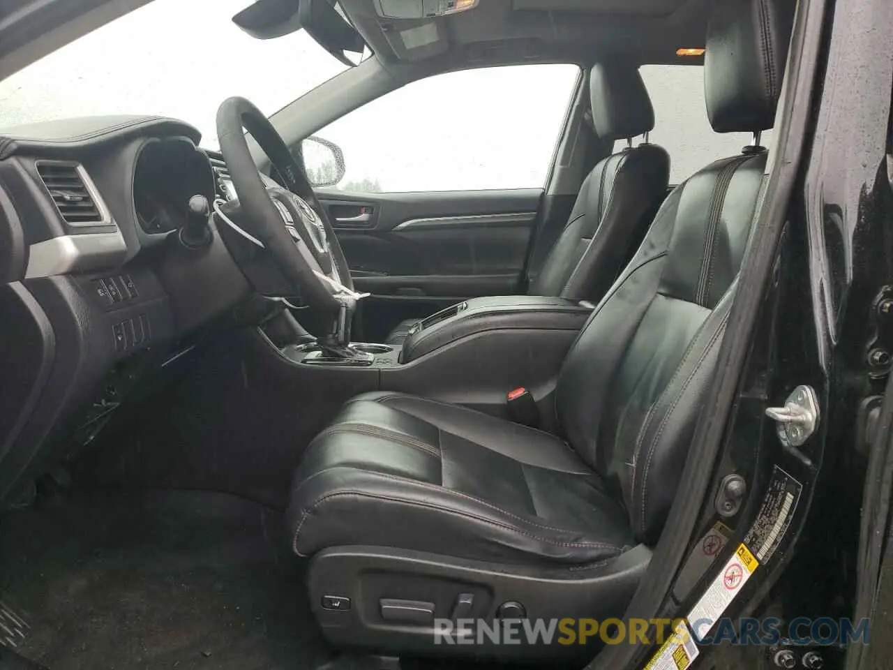 7 Photograph of a damaged car 5TDJZRFH7KS577863 TOYOTA HIGHLANDER 2019