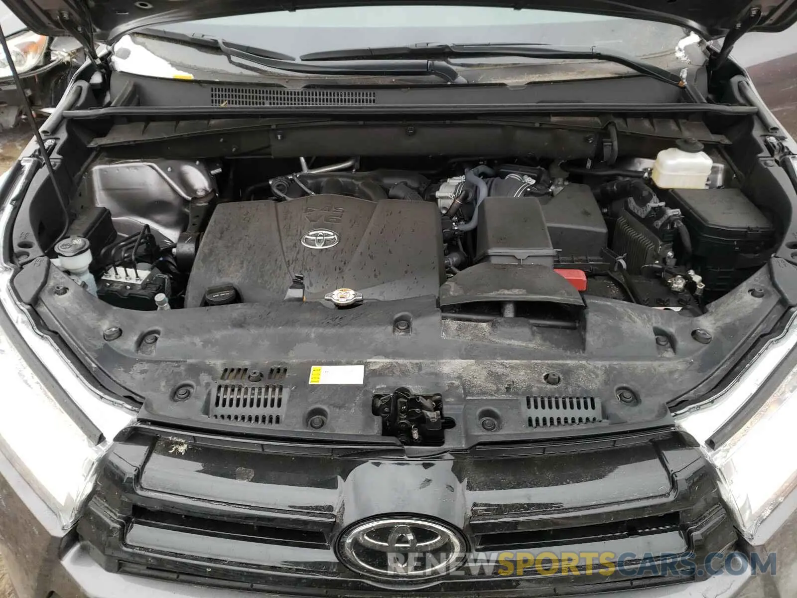 7 Photograph of a damaged car 5TDJZRFH7KS607587 TOYOTA HIGHLANDER 2019