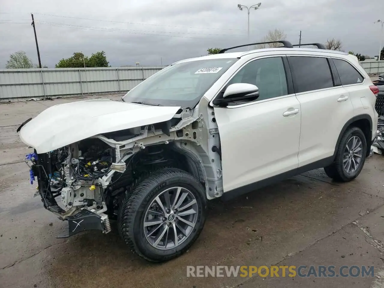 1 Photograph of a damaged car 5TDJZRFH7KS615625 TOYOTA HIGHLANDER 2019