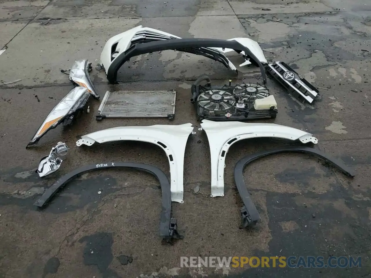 13 Photograph of a damaged car 5TDJZRFH7KS615625 TOYOTA HIGHLANDER 2019