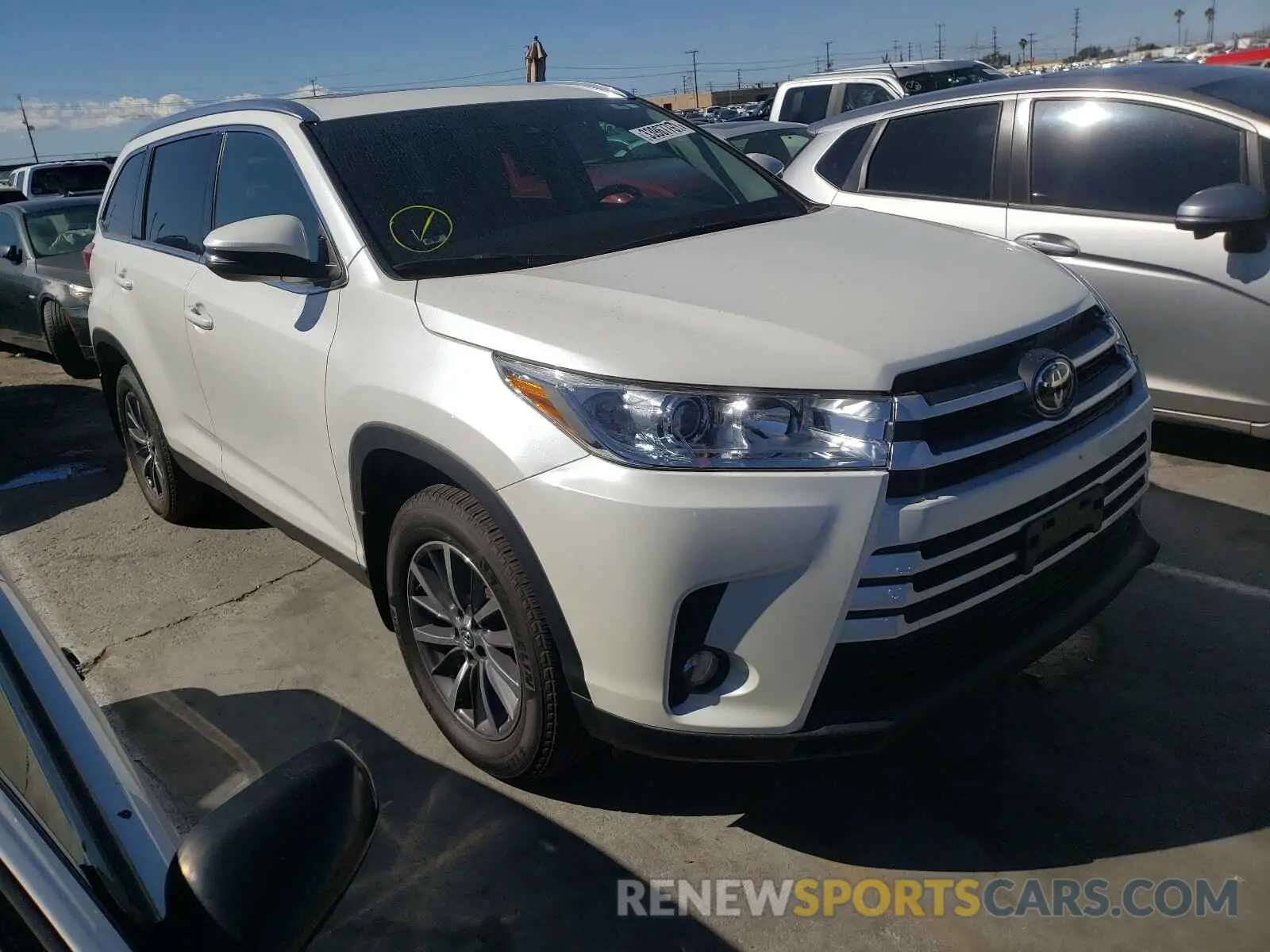 1 Photograph of a damaged car 5TDJZRFH7KS713571 TOYOTA HIGHLANDER 2019