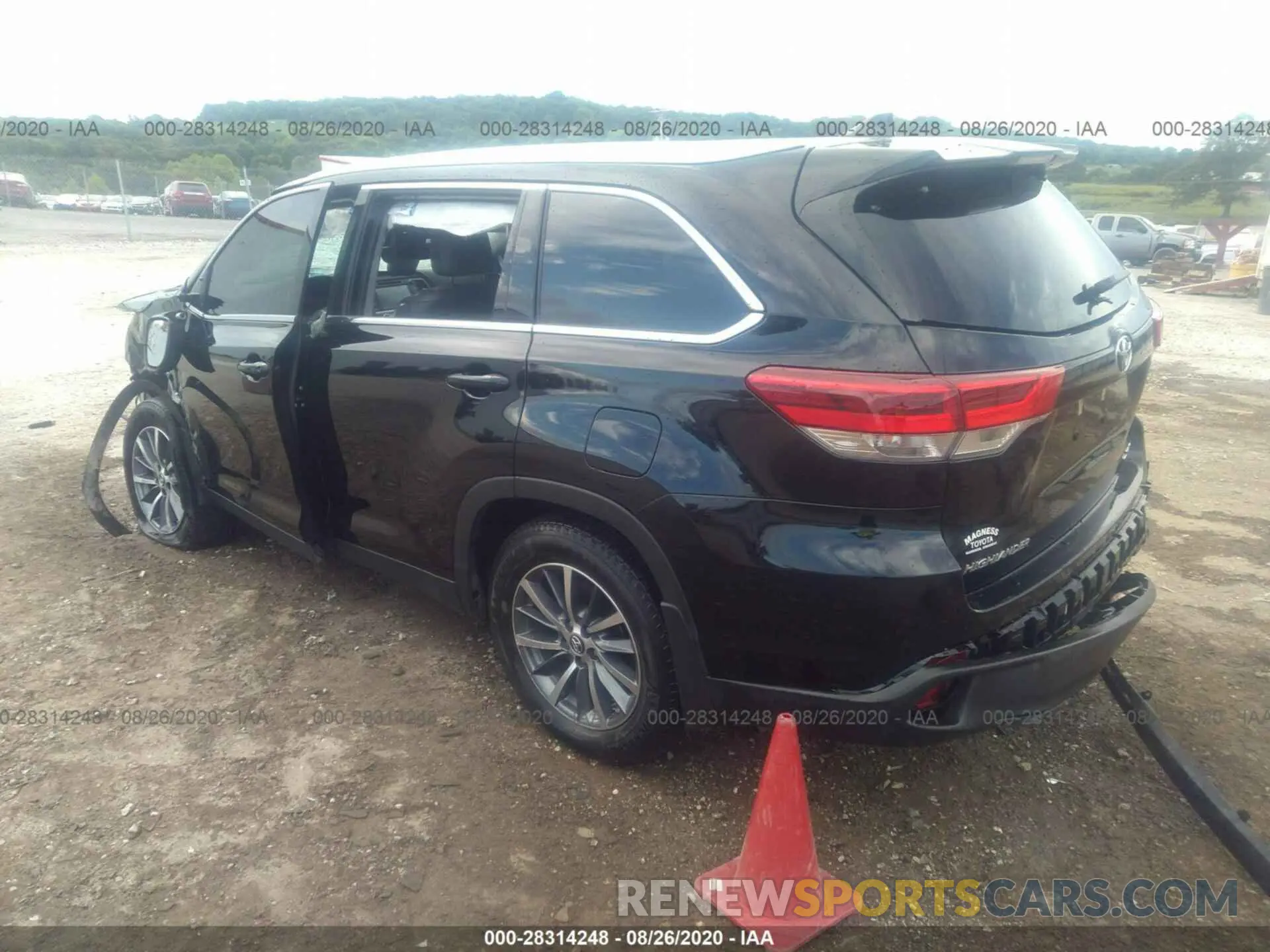 3 Photograph of a damaged car 5TDJZRFH7KS728748 TOYOTA HIGHLANDER 2019