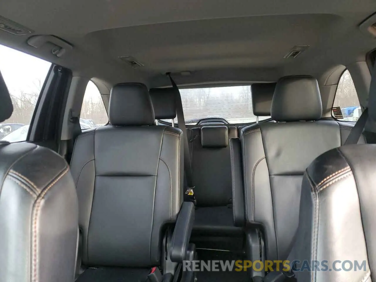 10 Photograph of a damaged car 5TDJZRFH7KS920137 TOYOTA HIGHLANDER 2019