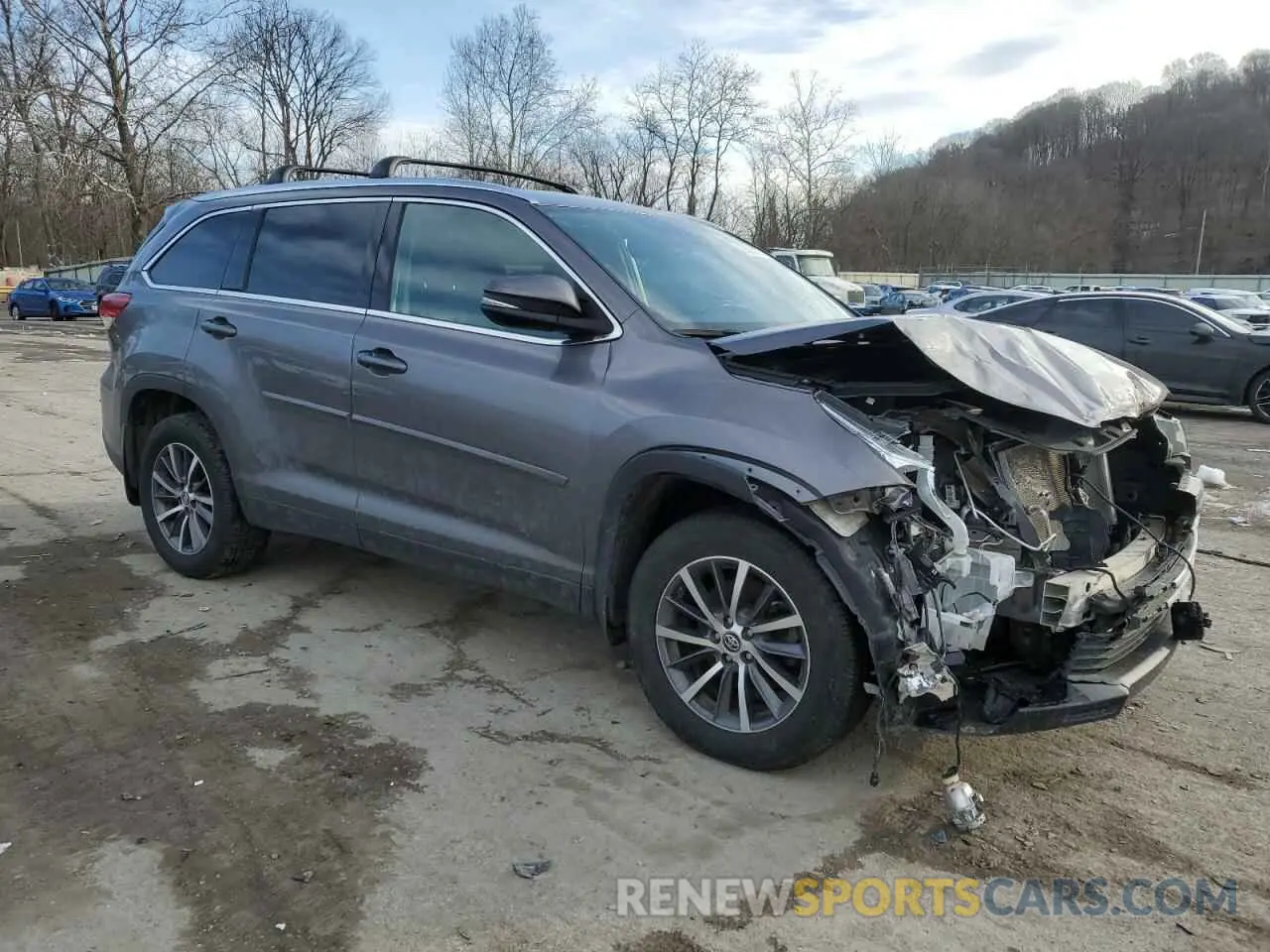 4 Photograph of a damaged car 5TDJZRFH7KS920137 TOYOTA HIGHLANDER 2019