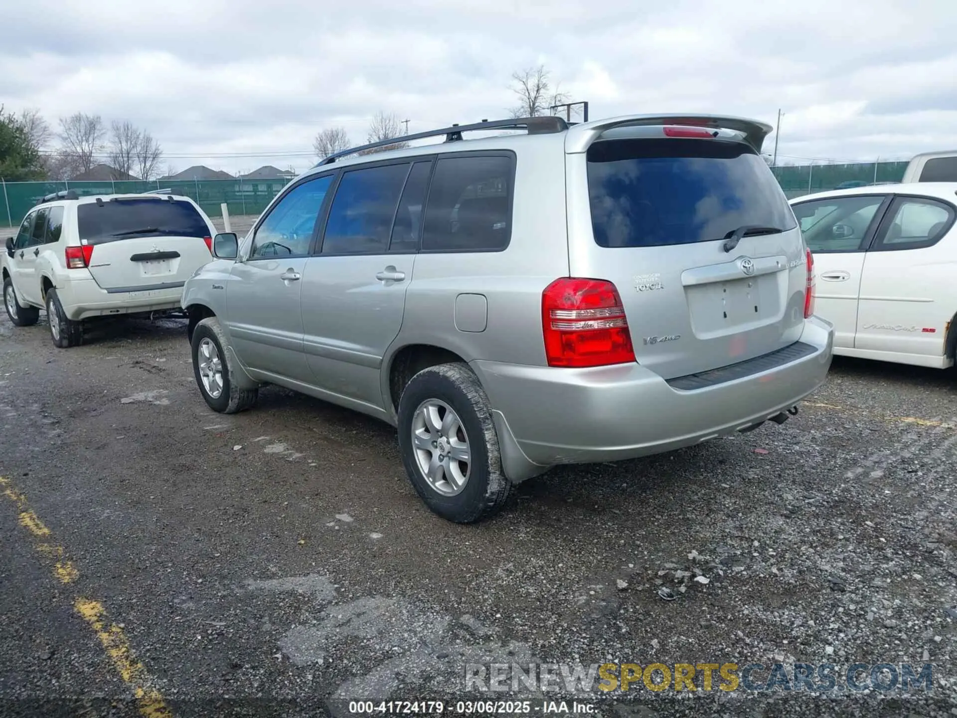 3 Photograph of a damaged car 5TDJZRFH7KS952229 TOYOTA HIGHLANDER 2019