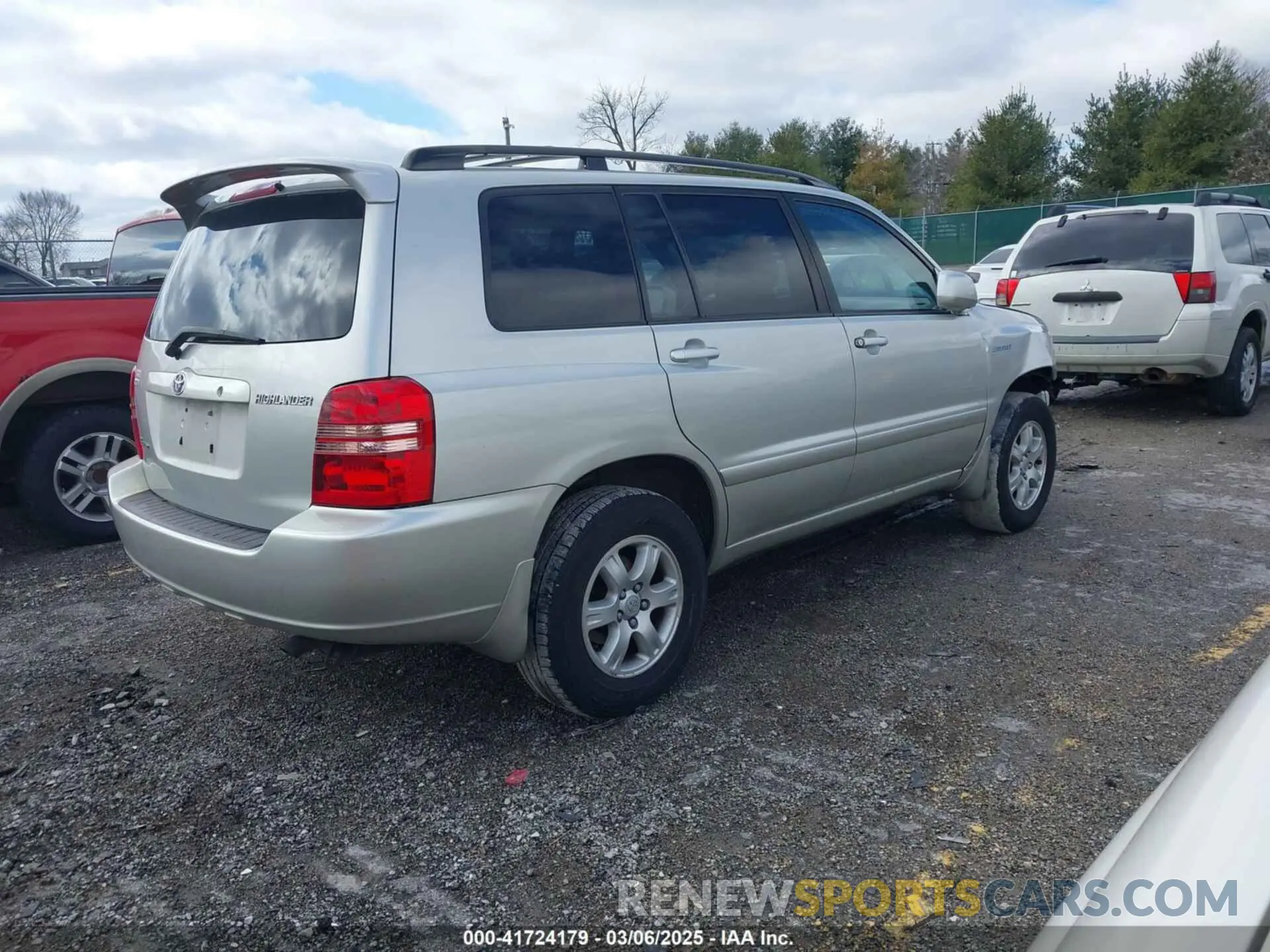 4 Photograph of a damaged car 5TDJZRFH7KS952229 TOYOTA HIGHLANDER 2019