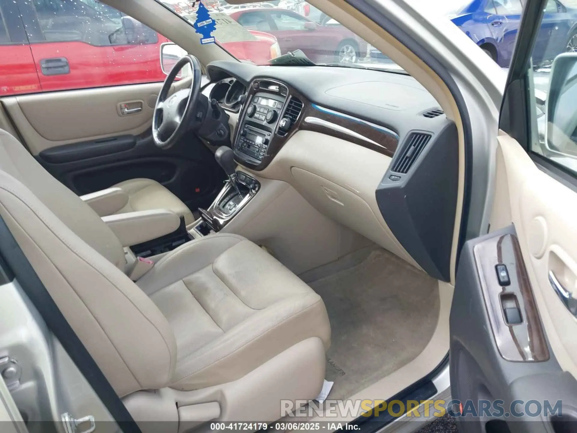 5 Photograph of a damaged car 5TDJZRFH7KS952229 TOYOTA HIGHLANDER 2019