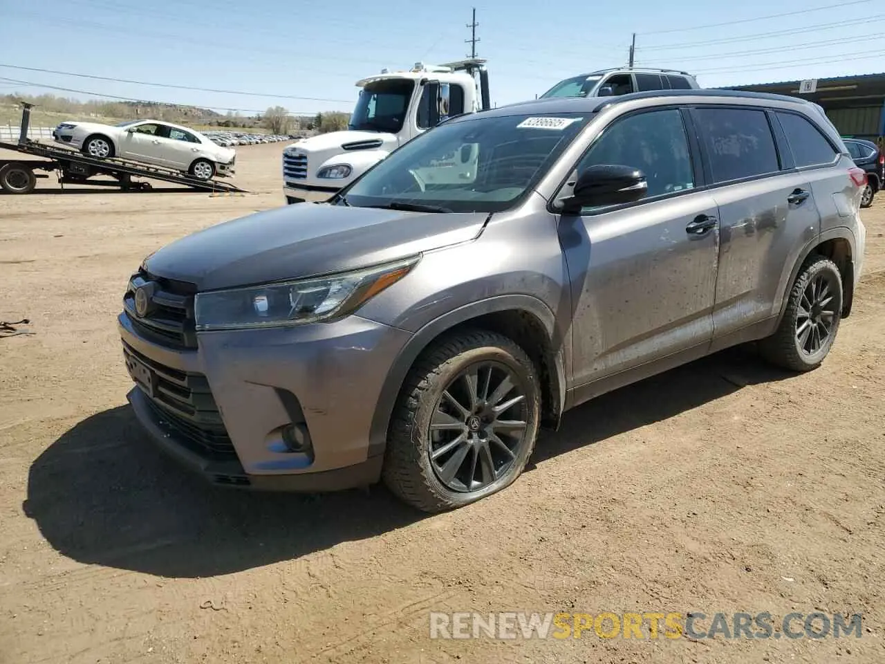 1 Photograph of a damaged car 5TDJZRFH7KS975428 TOYOTA HIGHLANDER 2019