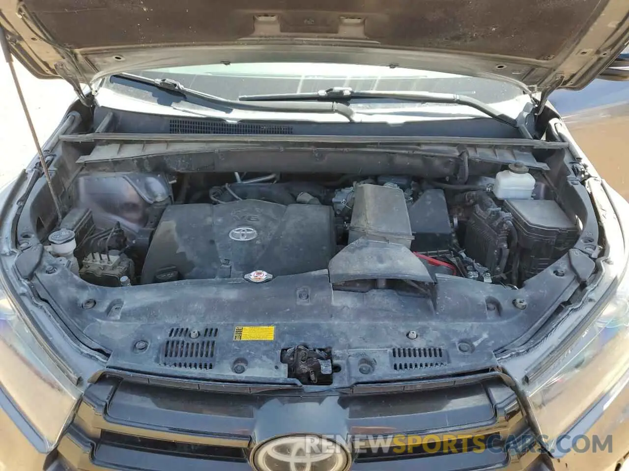 11 Photograph of a damaged car 5TDJZRFH7KS975428 TOYOTA HIGHLANDER 2019