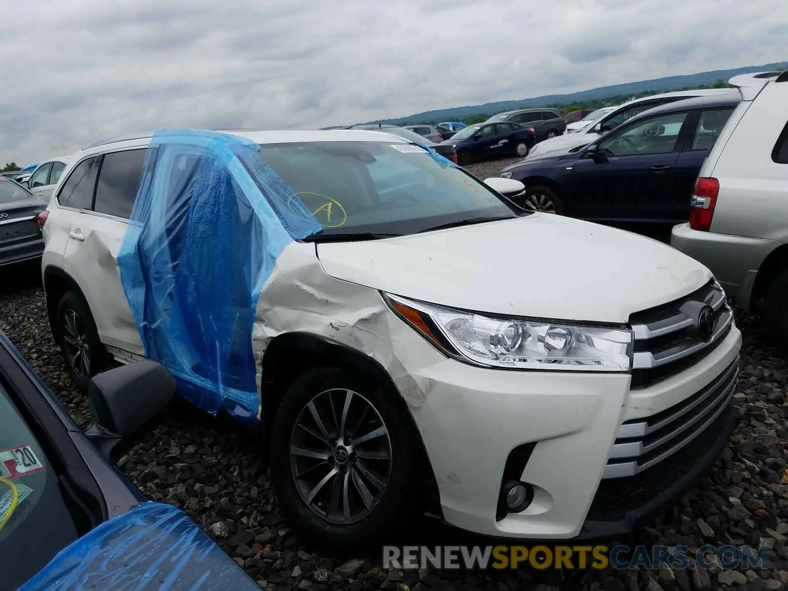 1 Photograph of a damaged car 5TDJZRFH8KS566029 TOYOTA HIGHLANDER 2019
