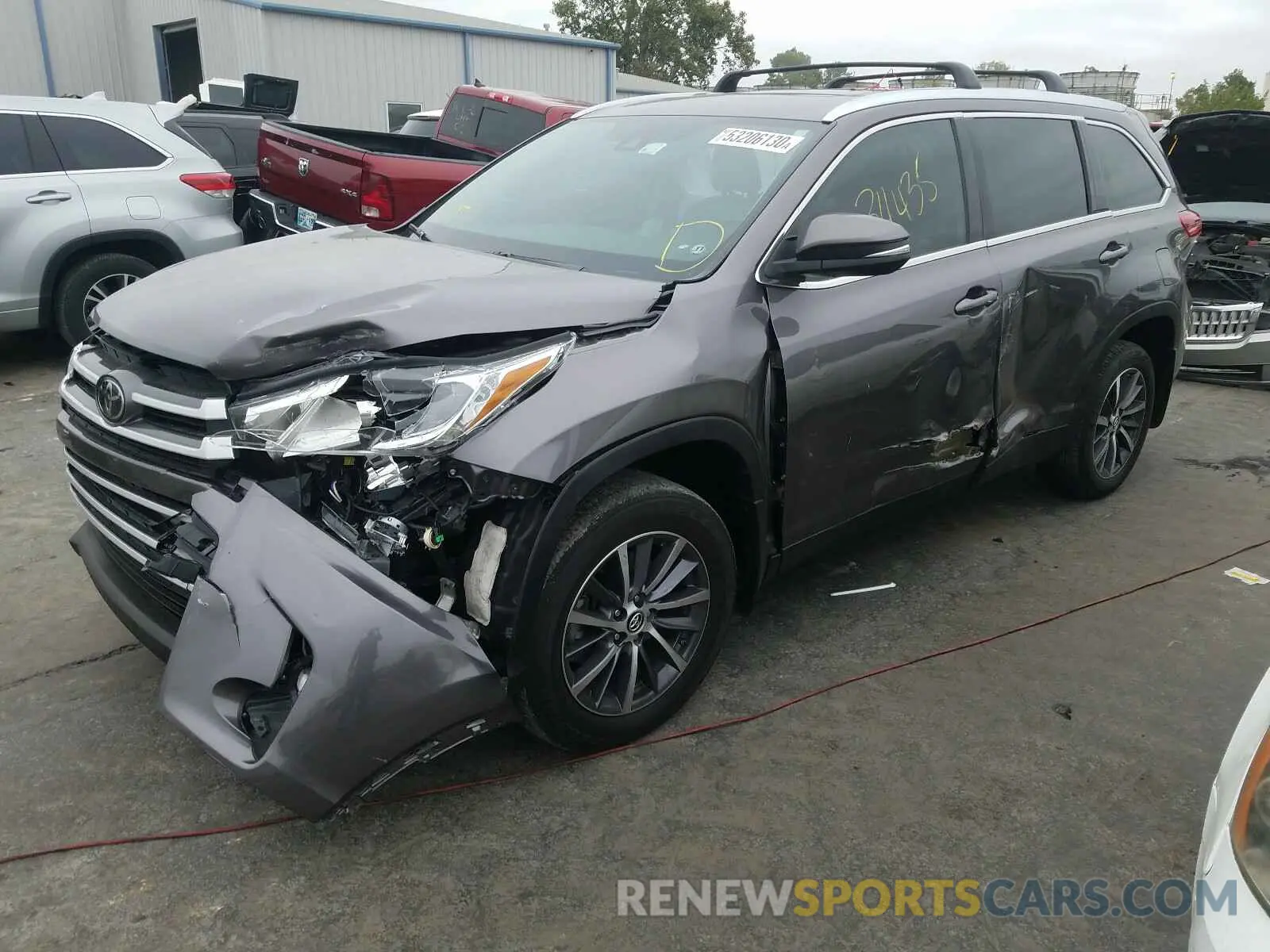 2 Photograph of a damaged car 5TDJZRFH8KS578715 TOYOTA HIGHLANDER 2019