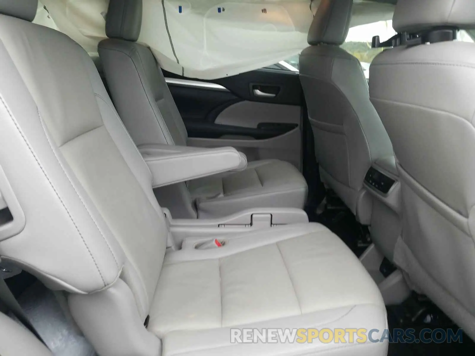 6 Photograph of a damaged car 5TDJZRFH8KS578715 TOYOTA HIGHLANDER 2019
