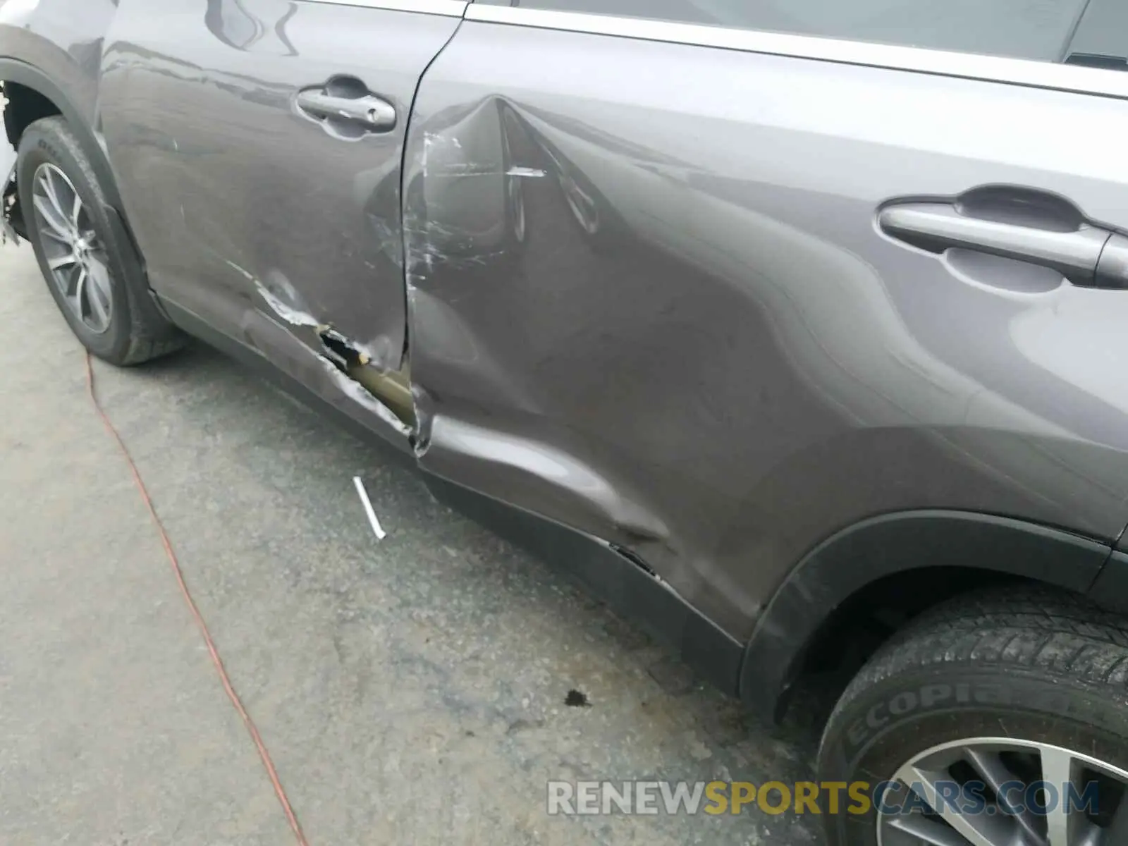 9 Photograph of a damaged car 5TDJZRFH8KS578715 TOYOTA HIGHLANDER 2019