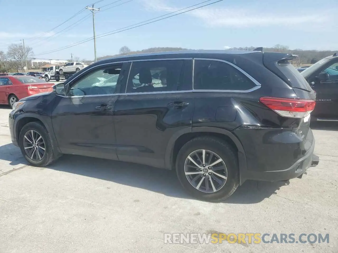 2 Photograph of a damaged car 5TDJZRFH8KS589441 TOYOTA HIGHLANDER 2019