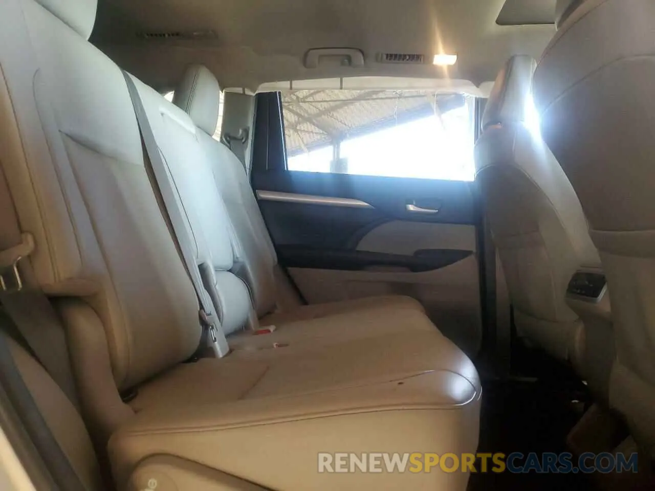 12 Фотография поврежденного автомобиля 5TDJZRFH8KS723817 TOYOTA HIGHLANDER 2019
