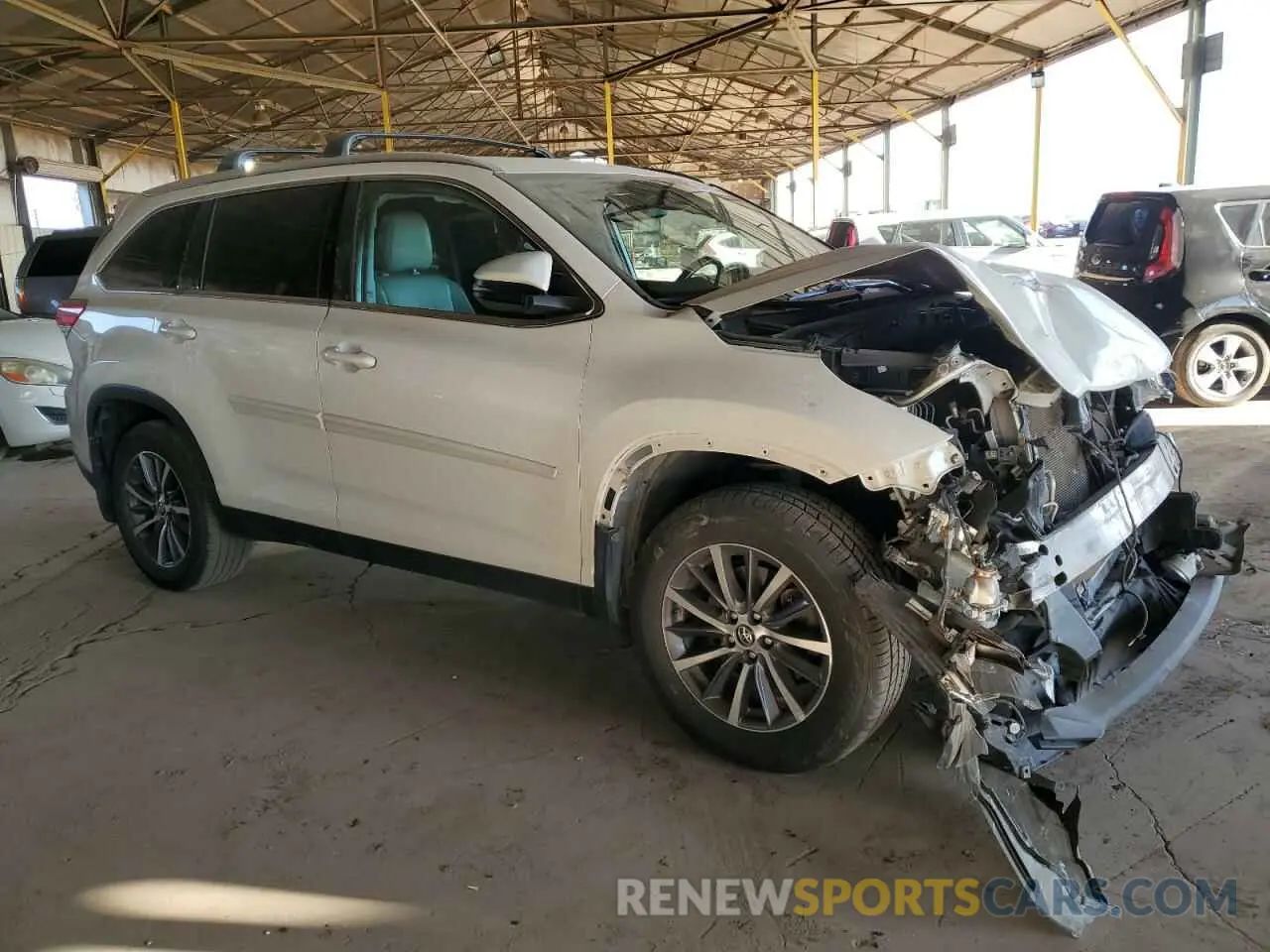 4 Фотография поврежденного автомобиля 5TDJZRFH8KS723817 TOYOTA HIGHLANDER 2019